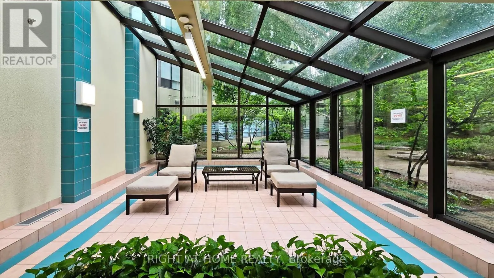 2206 - 22 HANOVER ROAD