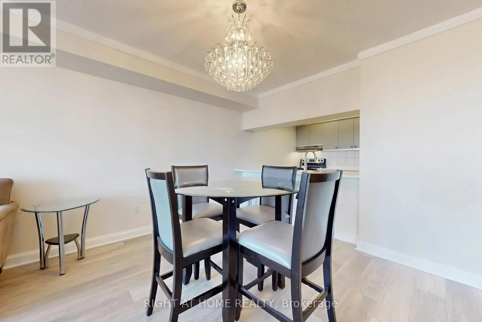 2206 - 22 HANOVER ROAD