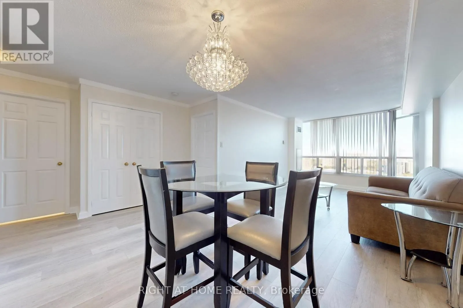 2206 - 22 HANOVER ROAD