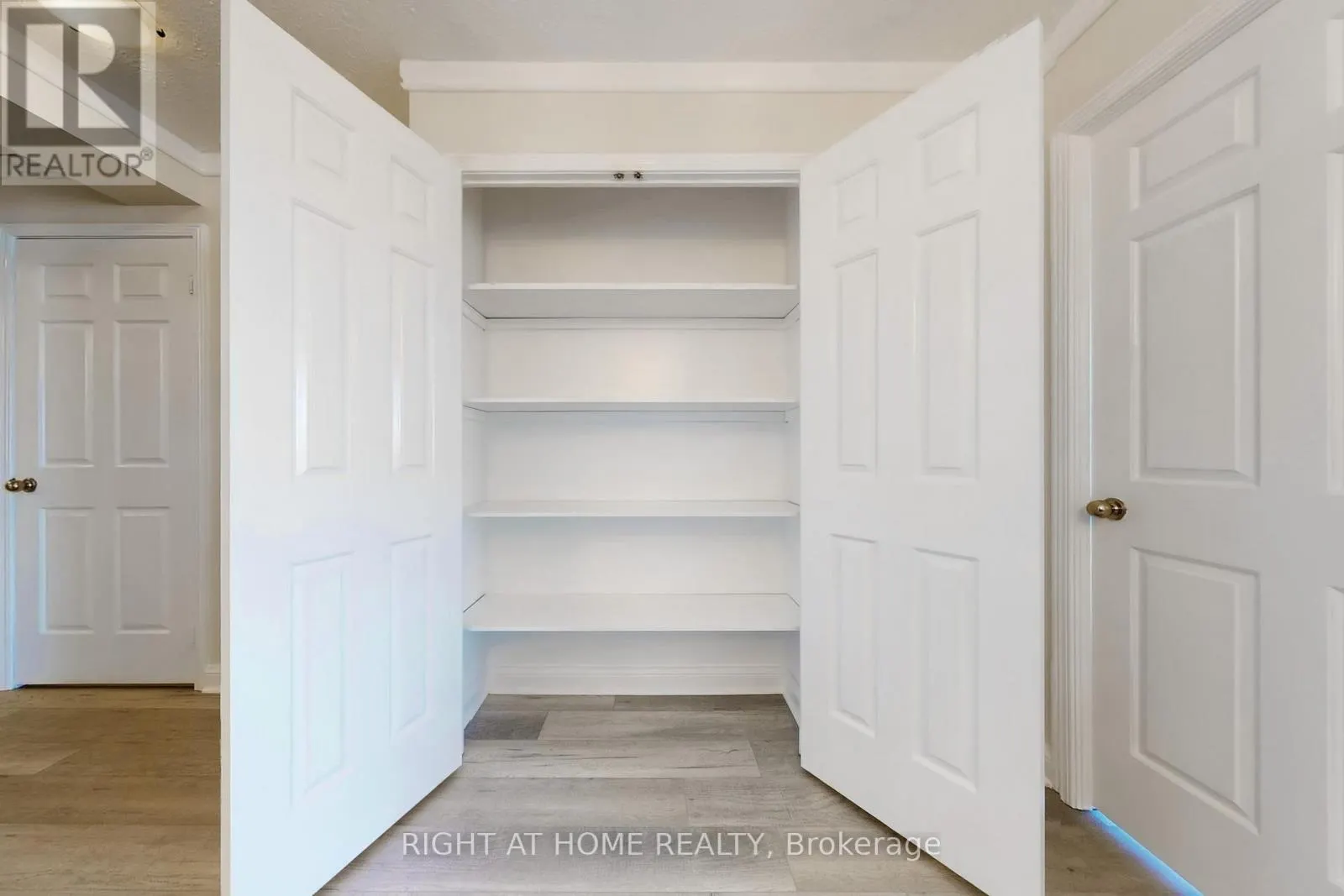 2206 - 22 HANOVER ROAD