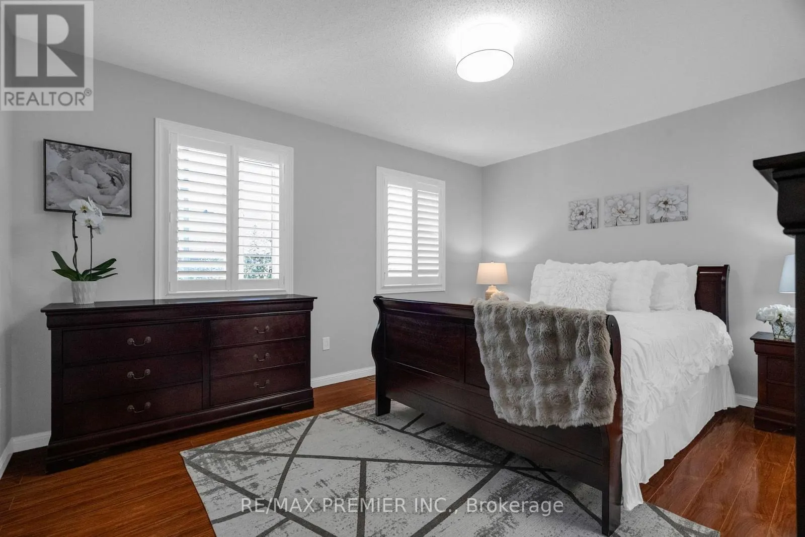 920 MCDUFFE CRESCENT