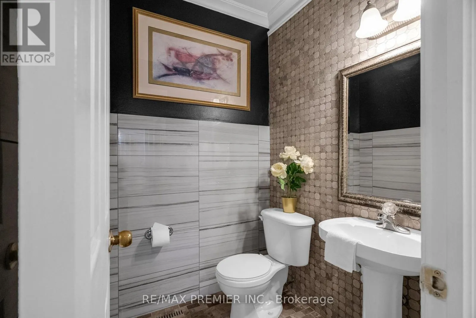 920 MCDUFFE CRESCENT