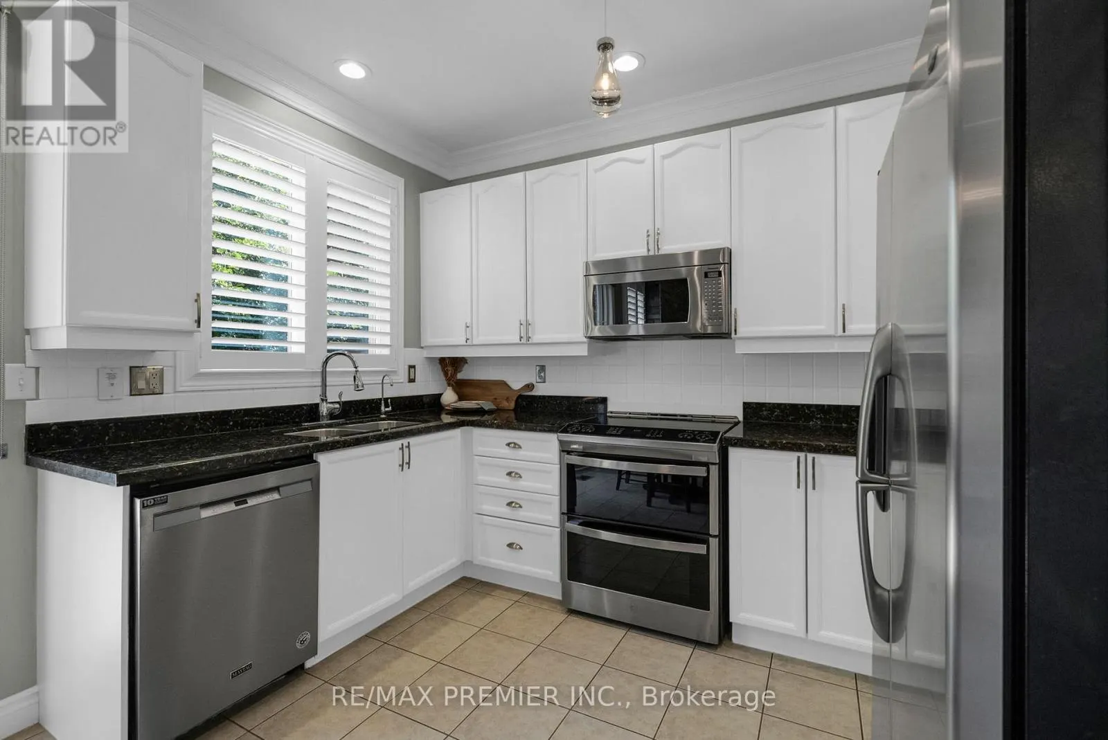 920 MCDUFFE CRESCENT