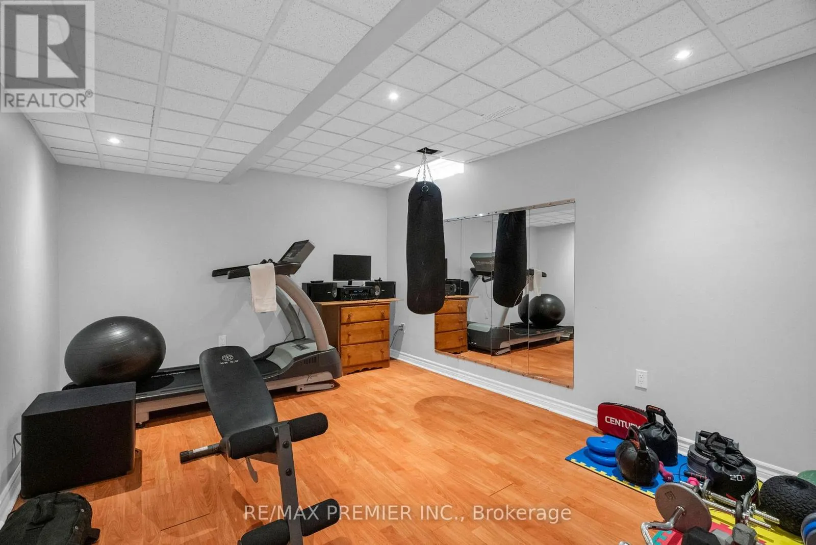 920 MCDUFFE CRESCENT