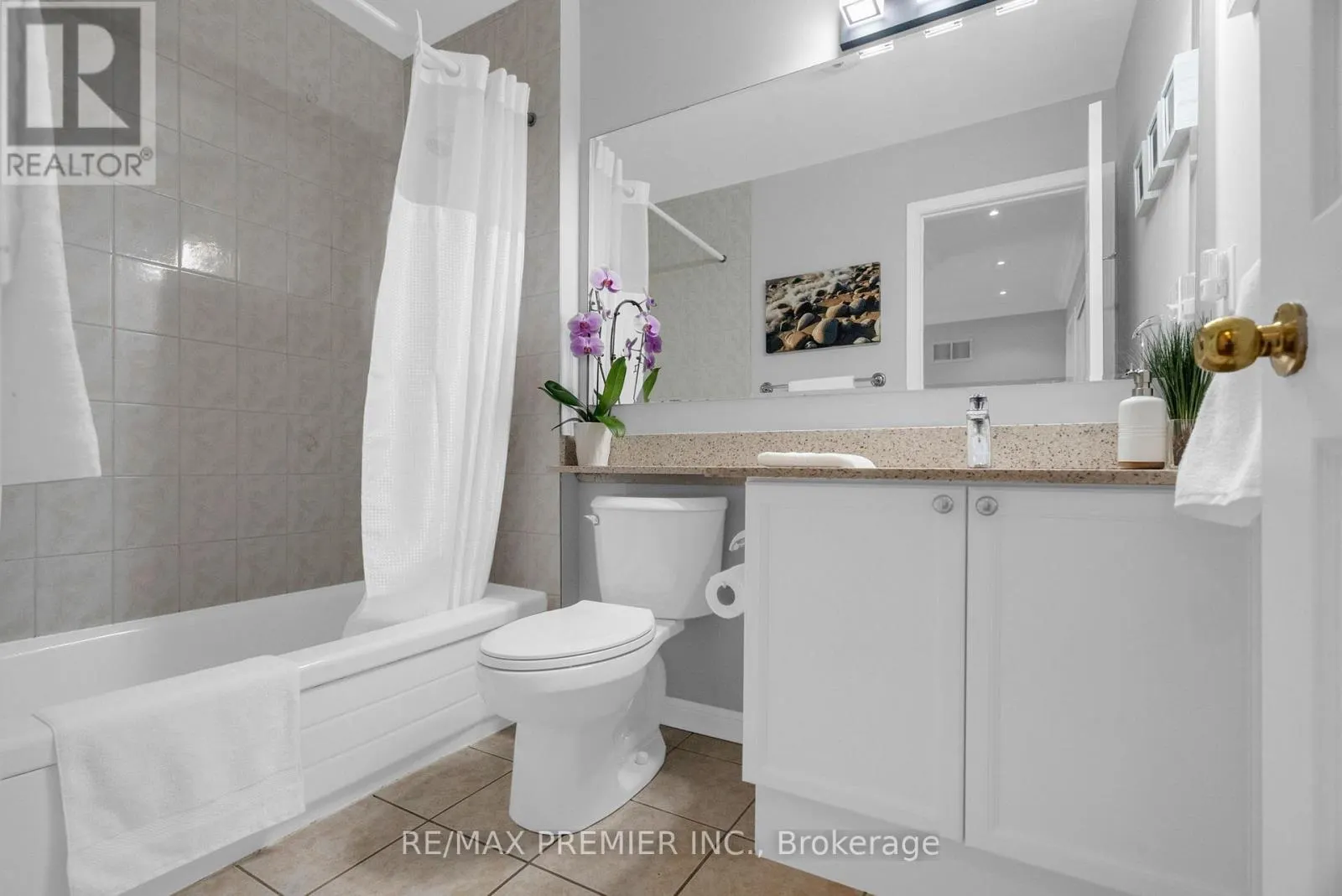 920 MCDUFFE CRESCENT