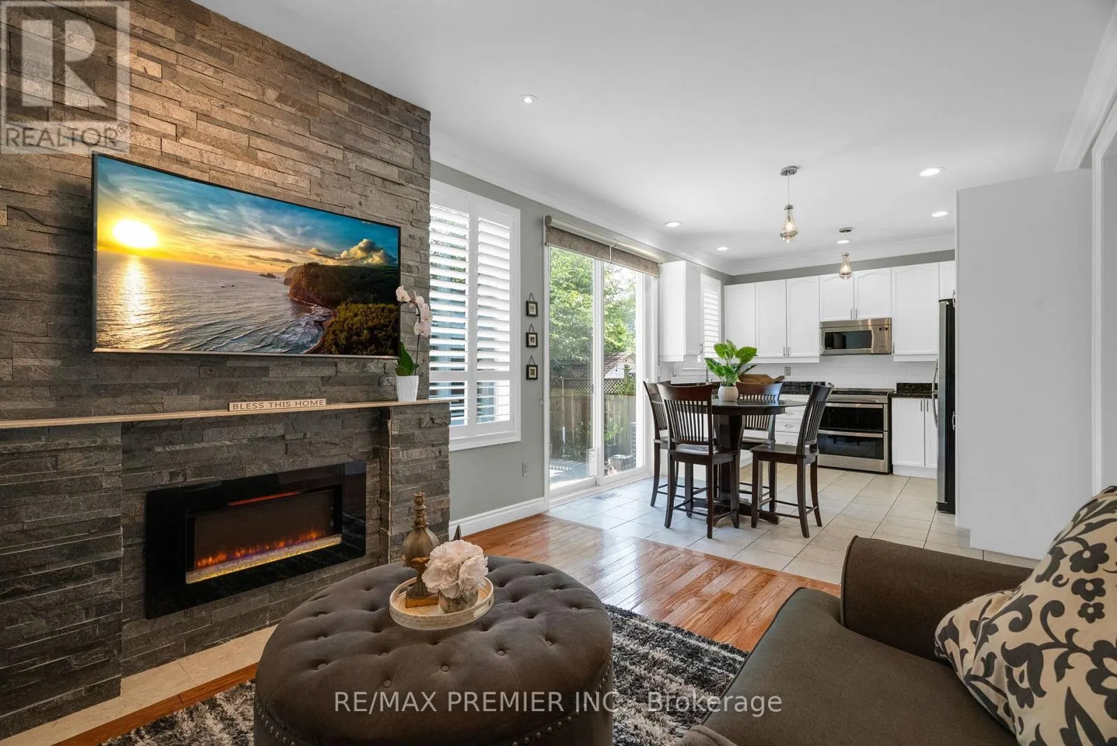 920 MCDUFFE CRESCENT