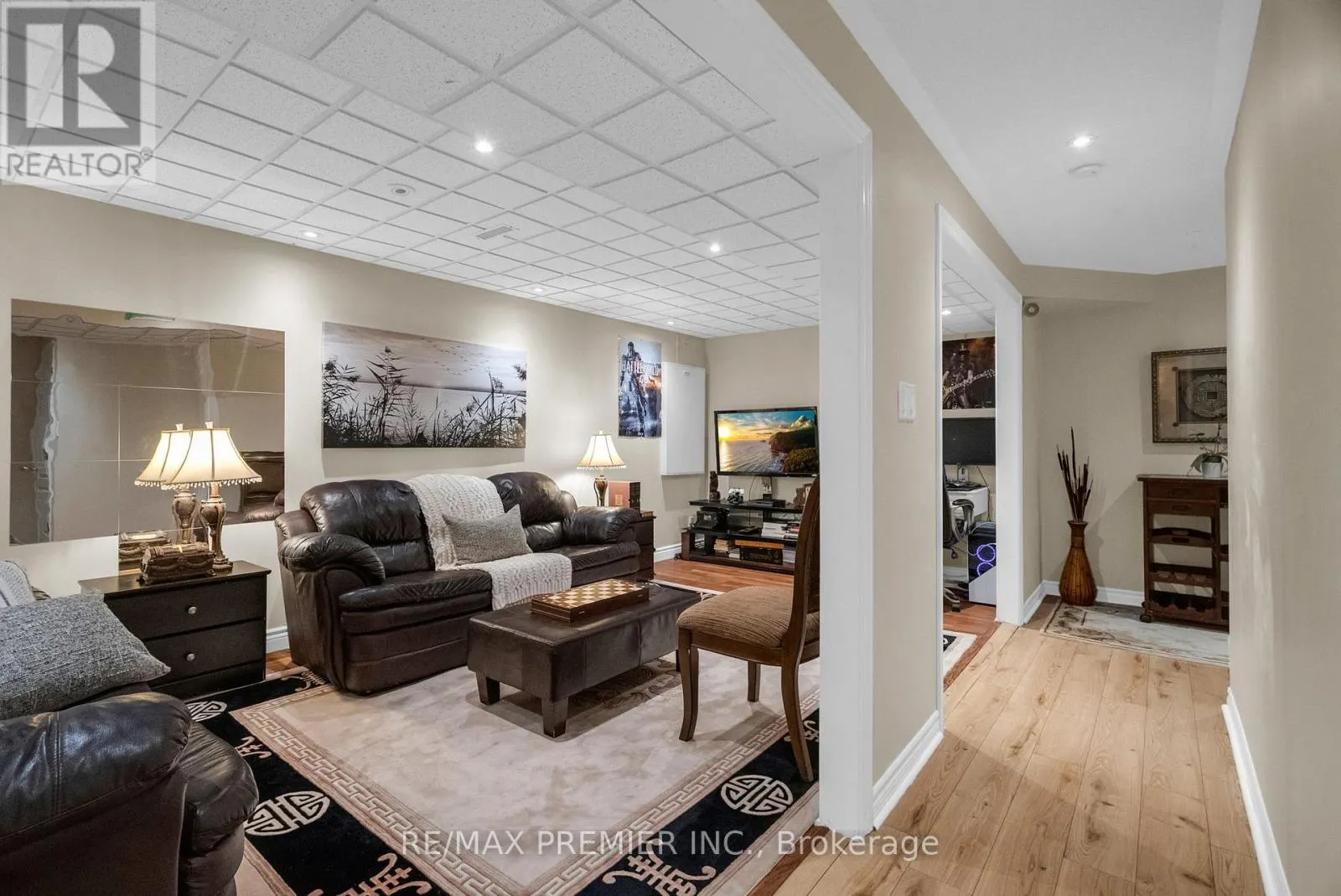 920 MCDUFFE CRESCENT