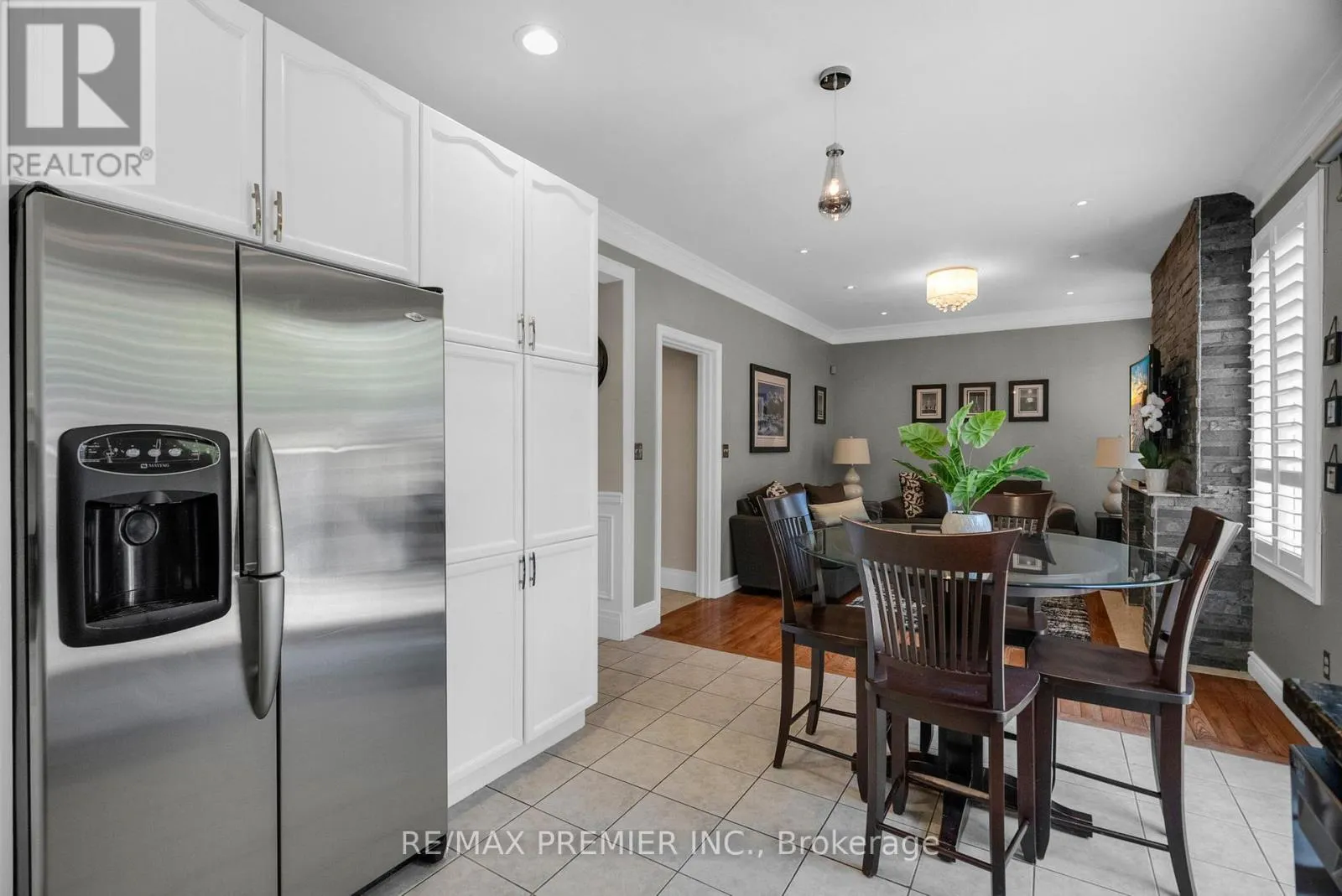 920 MCDUFFE CRESCENT