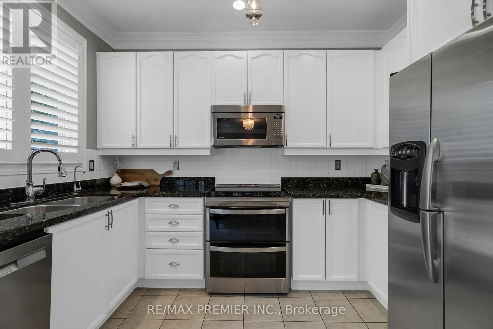 920 MCDUFFE CRESCENT