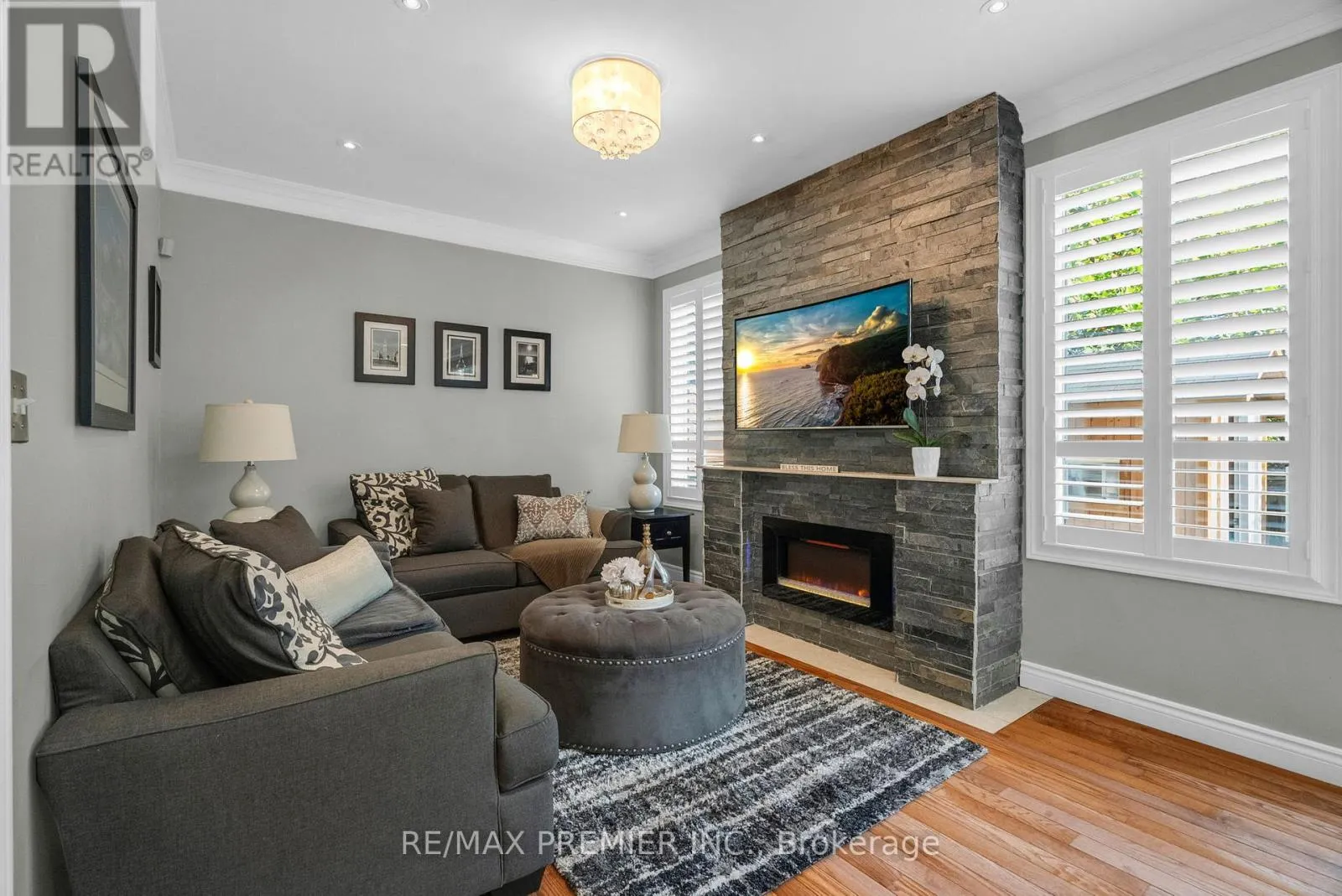 920 MCDUFFE CRESCENT