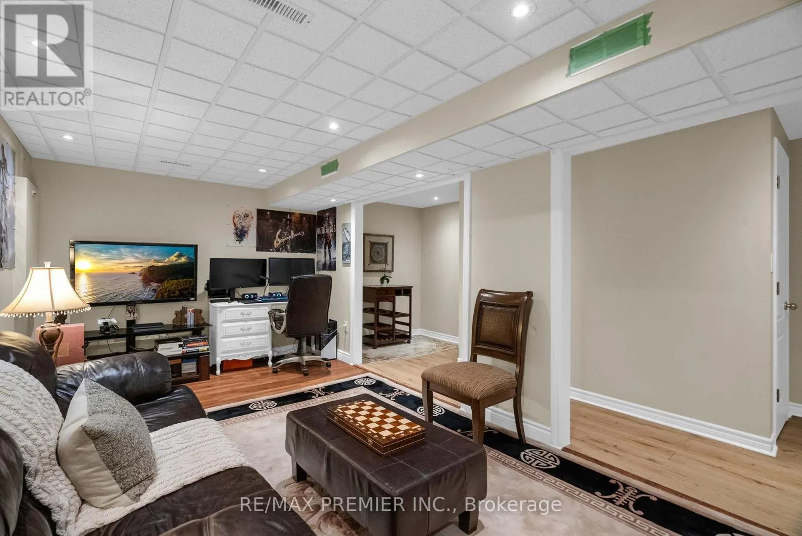 920 MCDUFFE CRESCENT