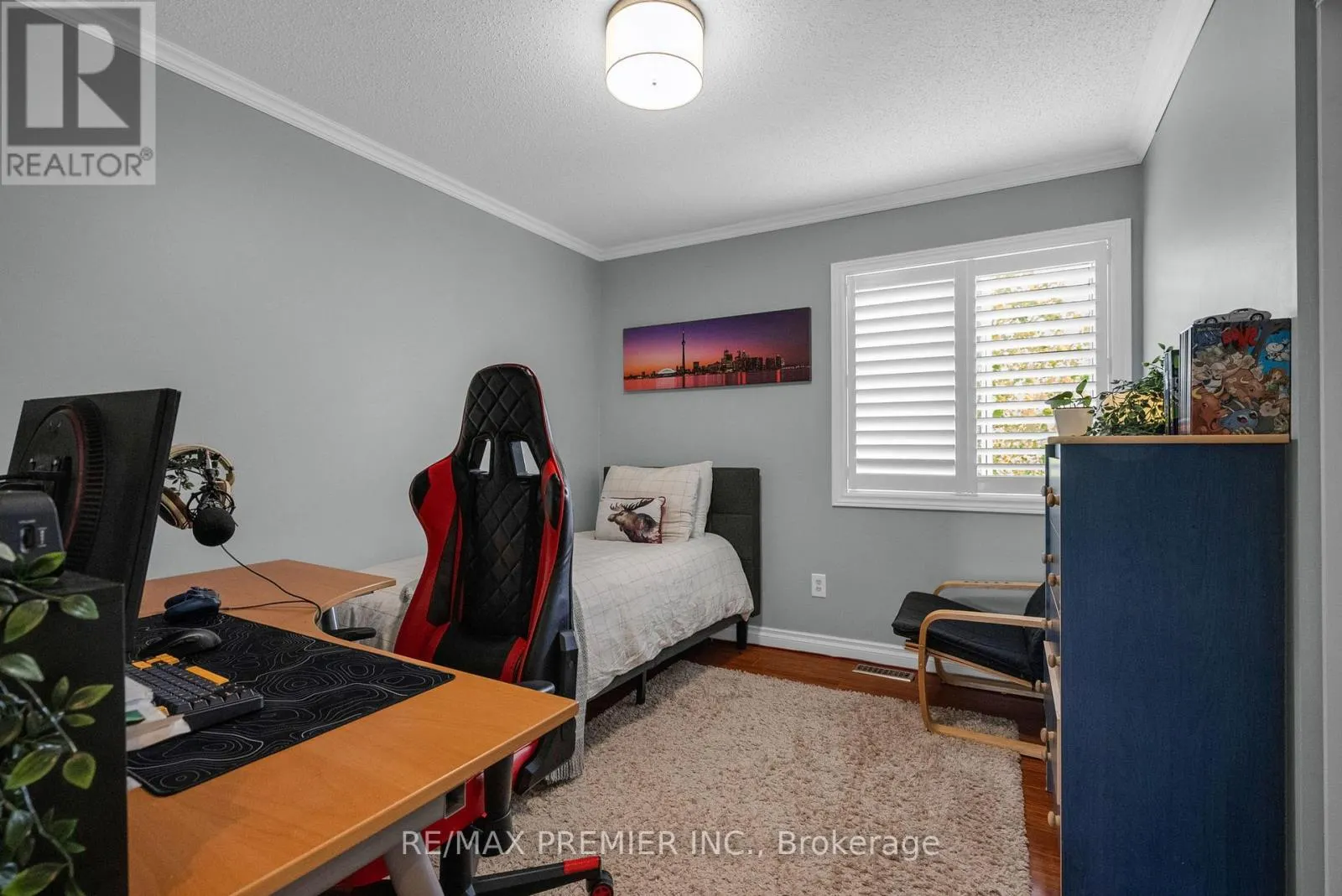 920 MCDUFFE CRESCENT