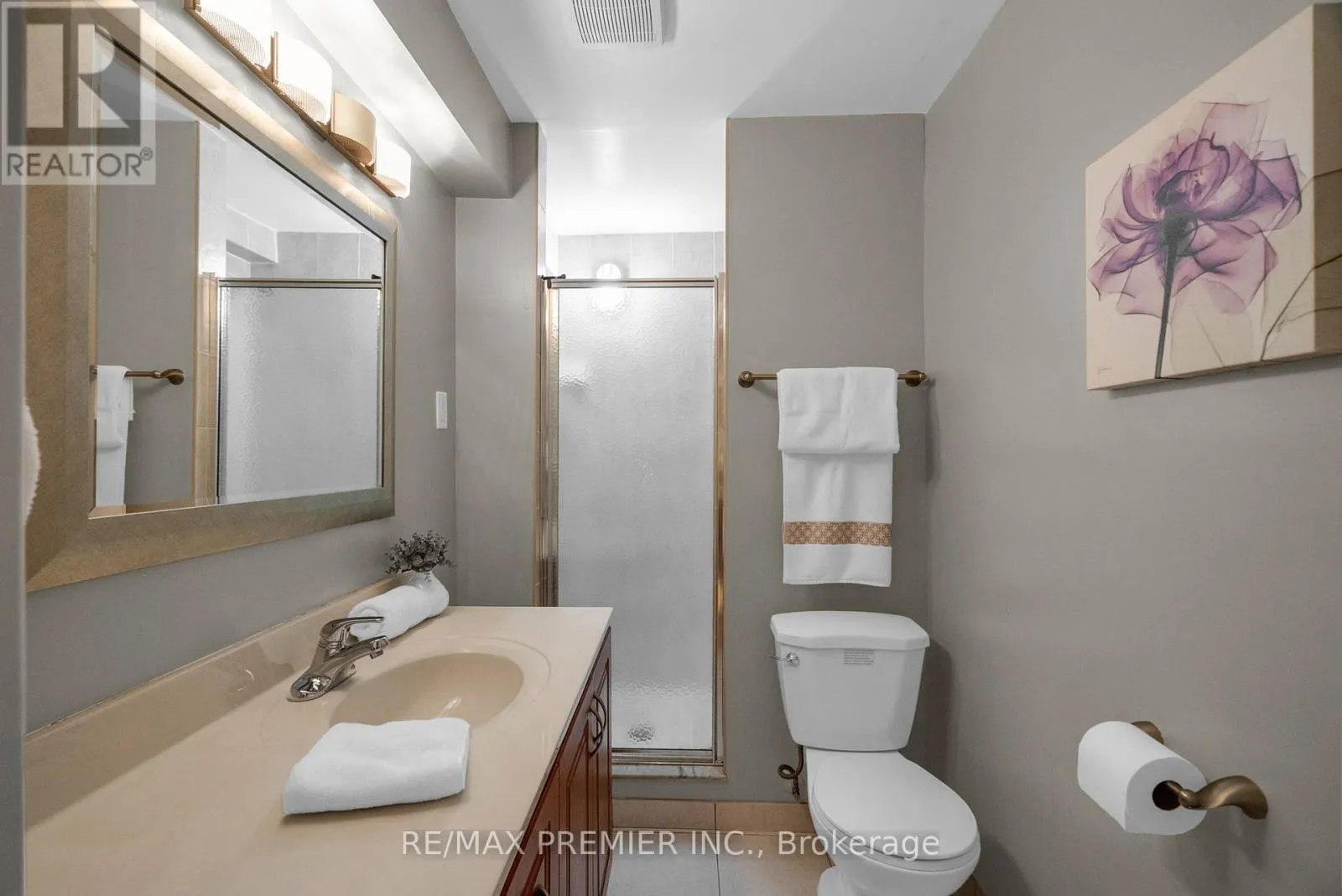 920 MCDUFFE CRESCENT