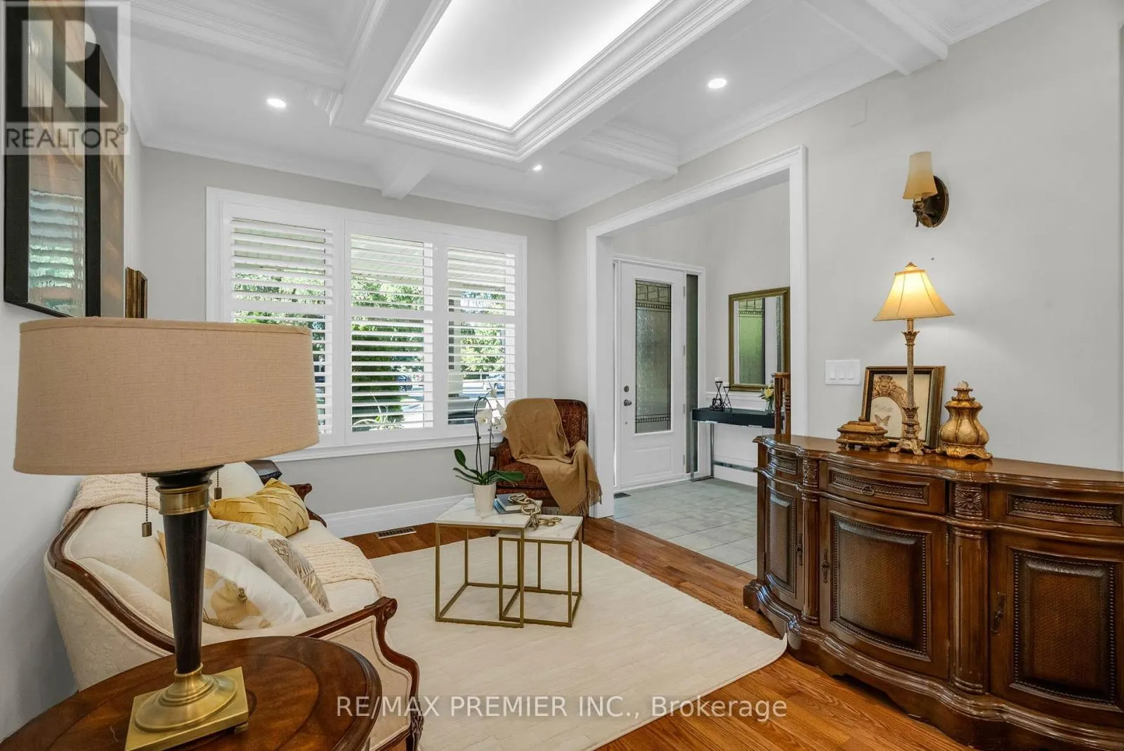 920 MCDUFFE CRESCENT