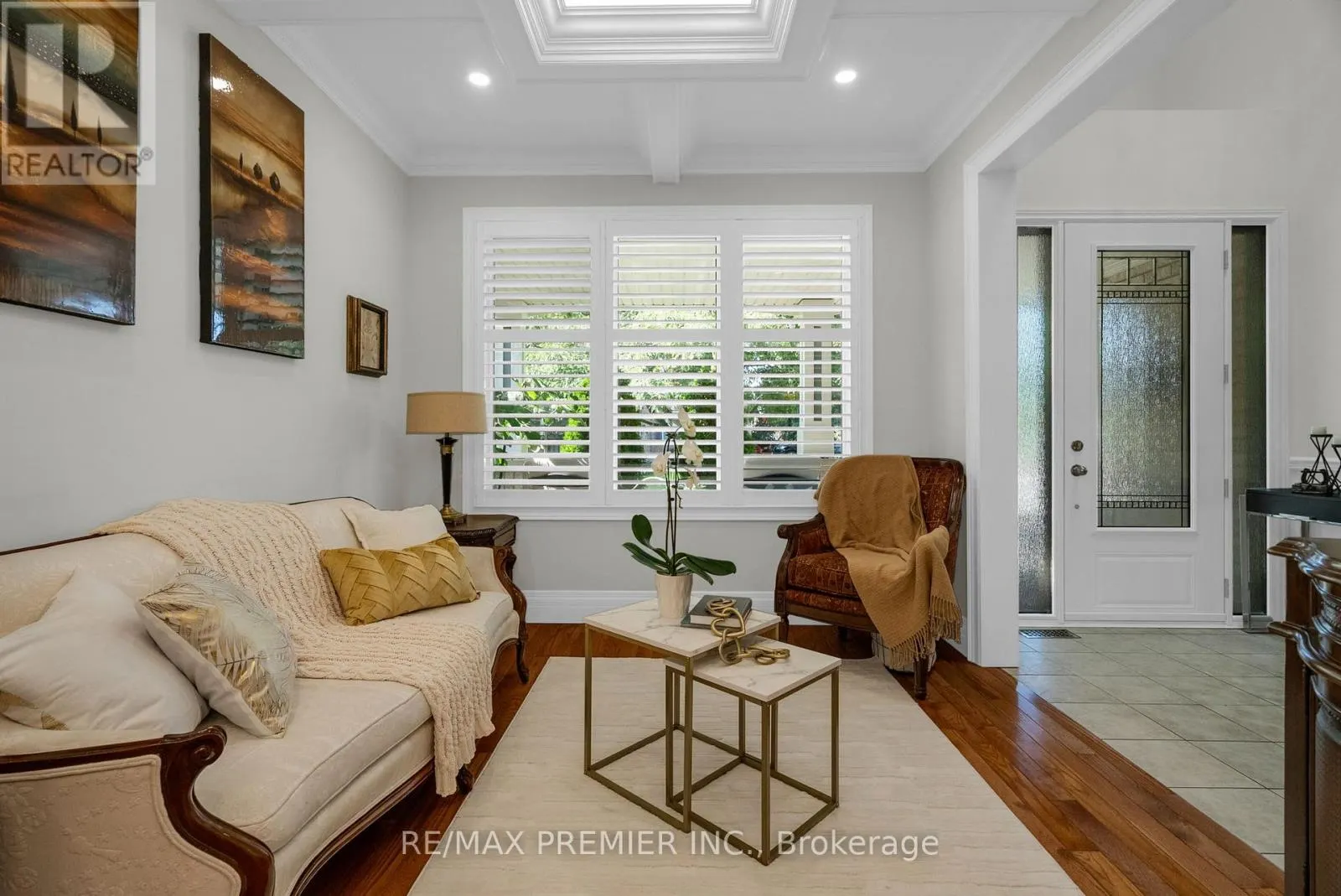 920 MCDUFFE CRESCENT