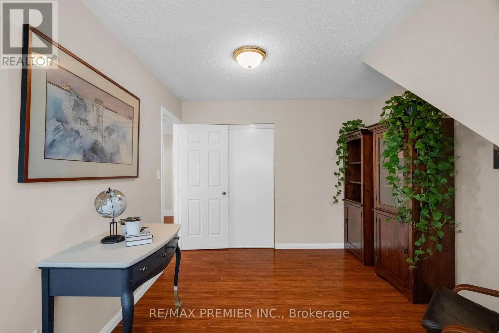 920 MCDUFFE CRESCENT