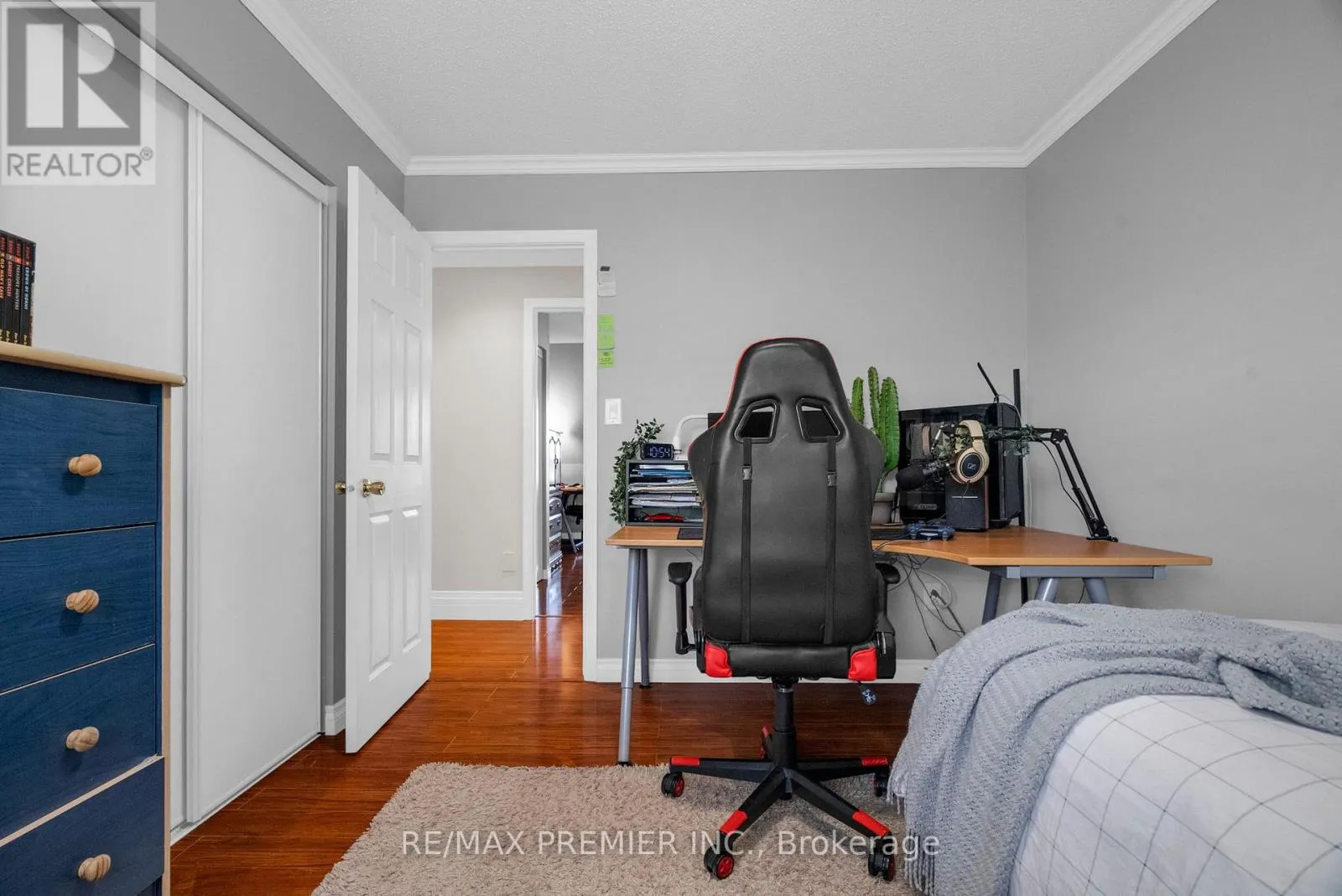 920 MCDUFFE CRESCENT