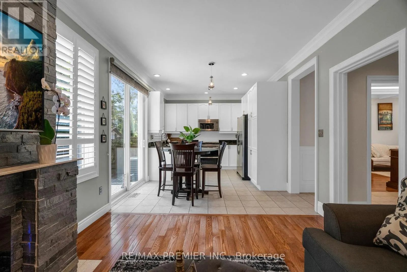 920 MCDUFFE CRESCENT