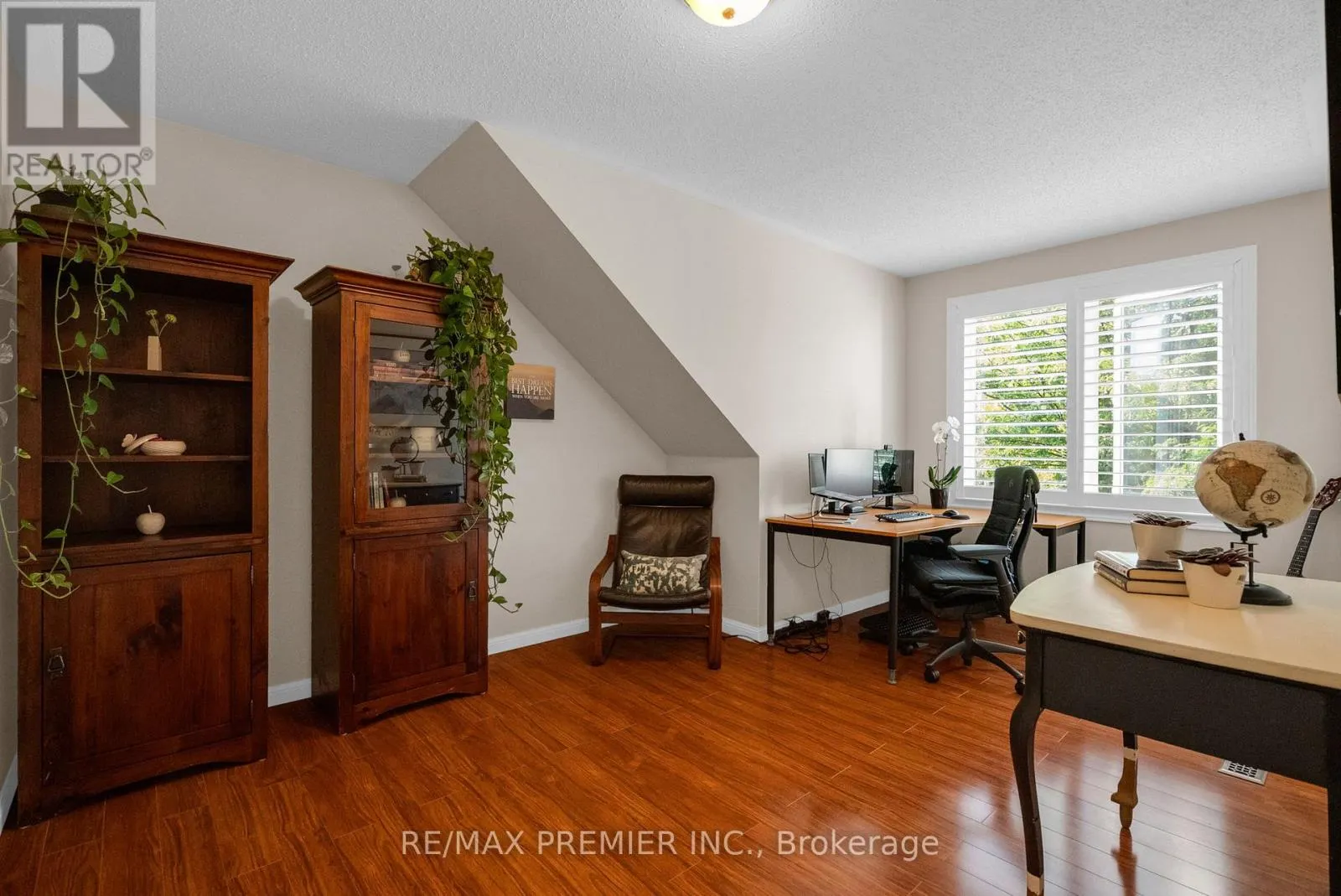 920 MCDUFFE CRESCENT