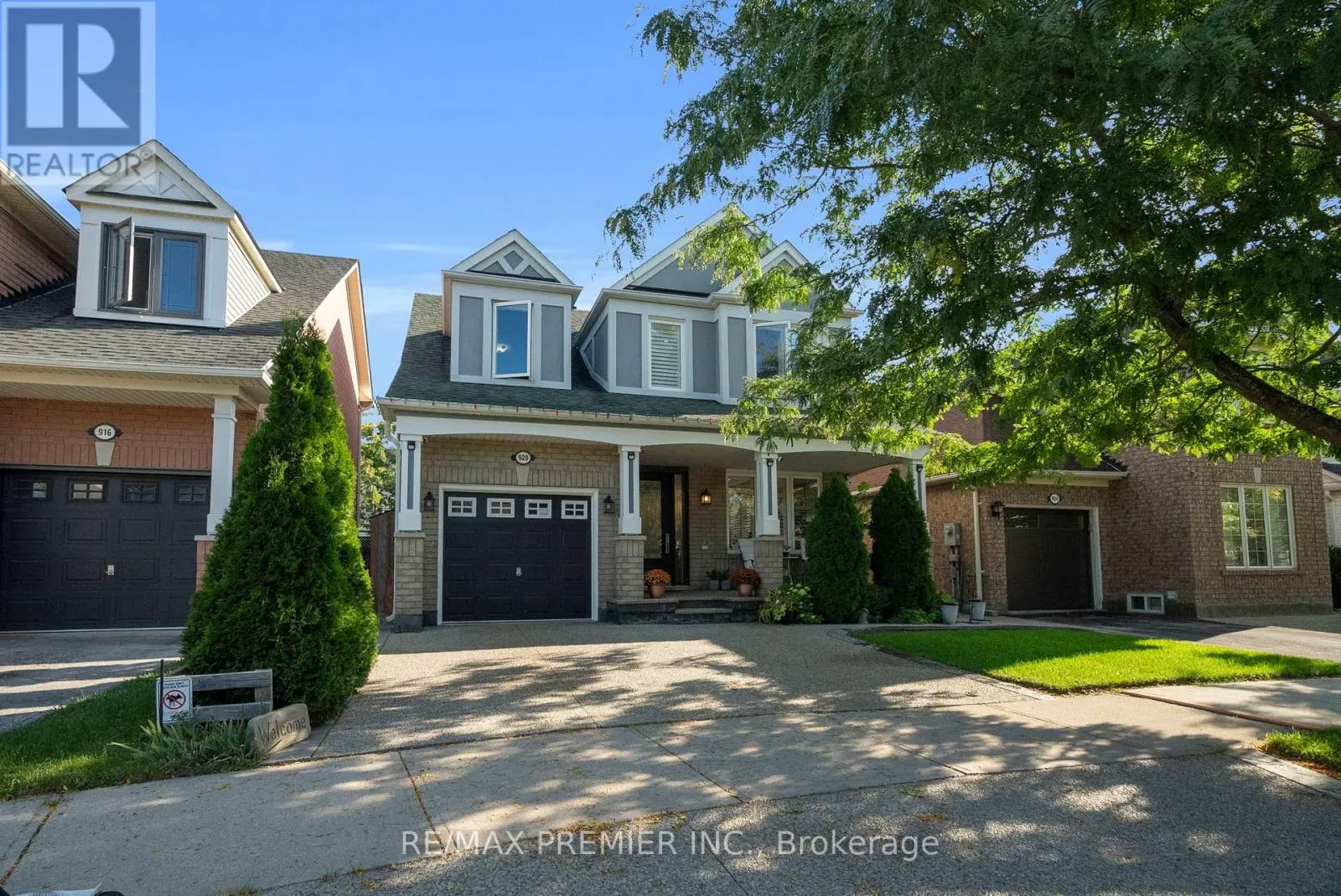 920 MCDUFFE CRESCENT