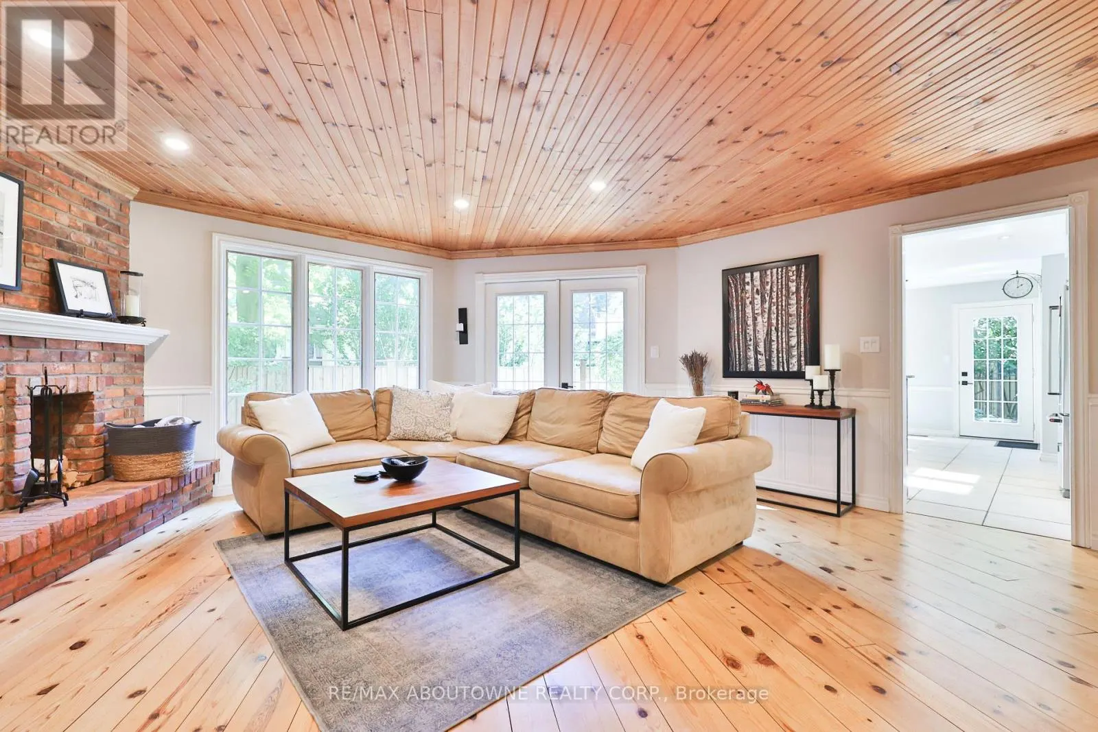 206 ROSSMORE BOULEVARD