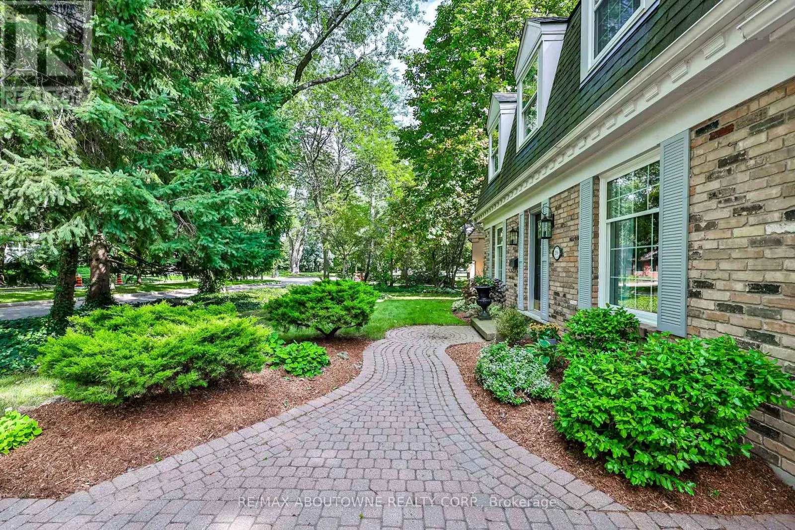 206 ROSSMORE BOULEVARD