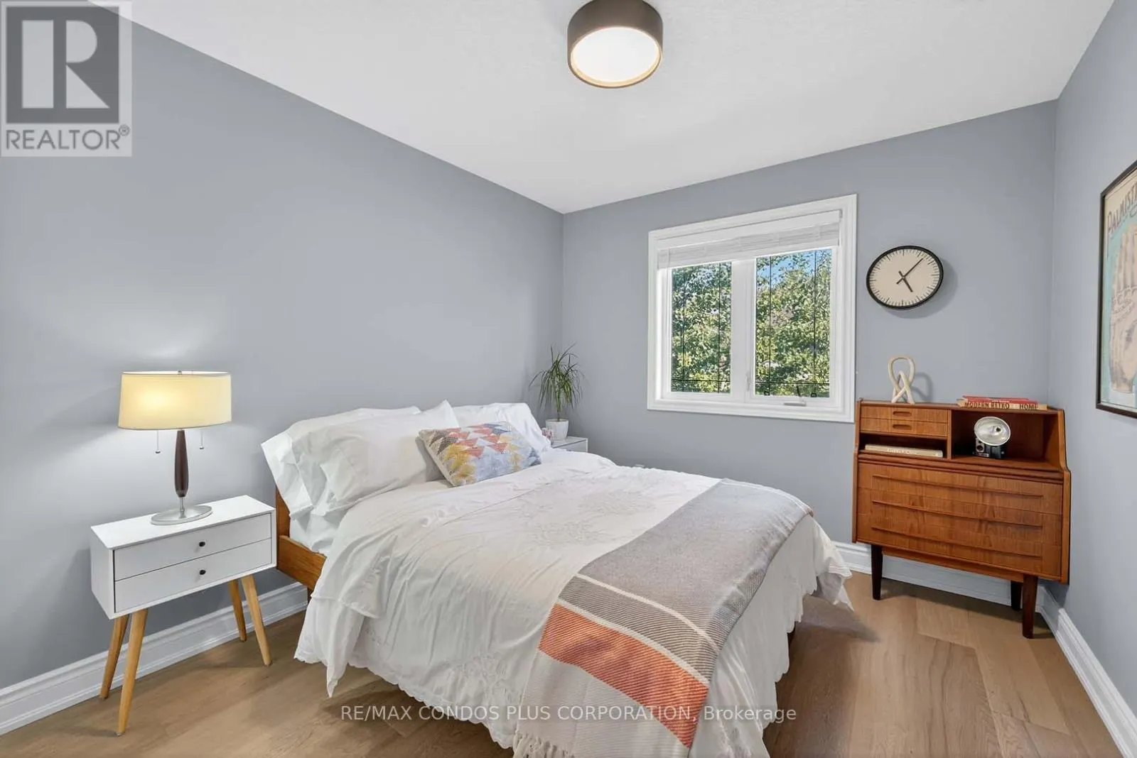 4 - 1491 PLAINS ROAD W