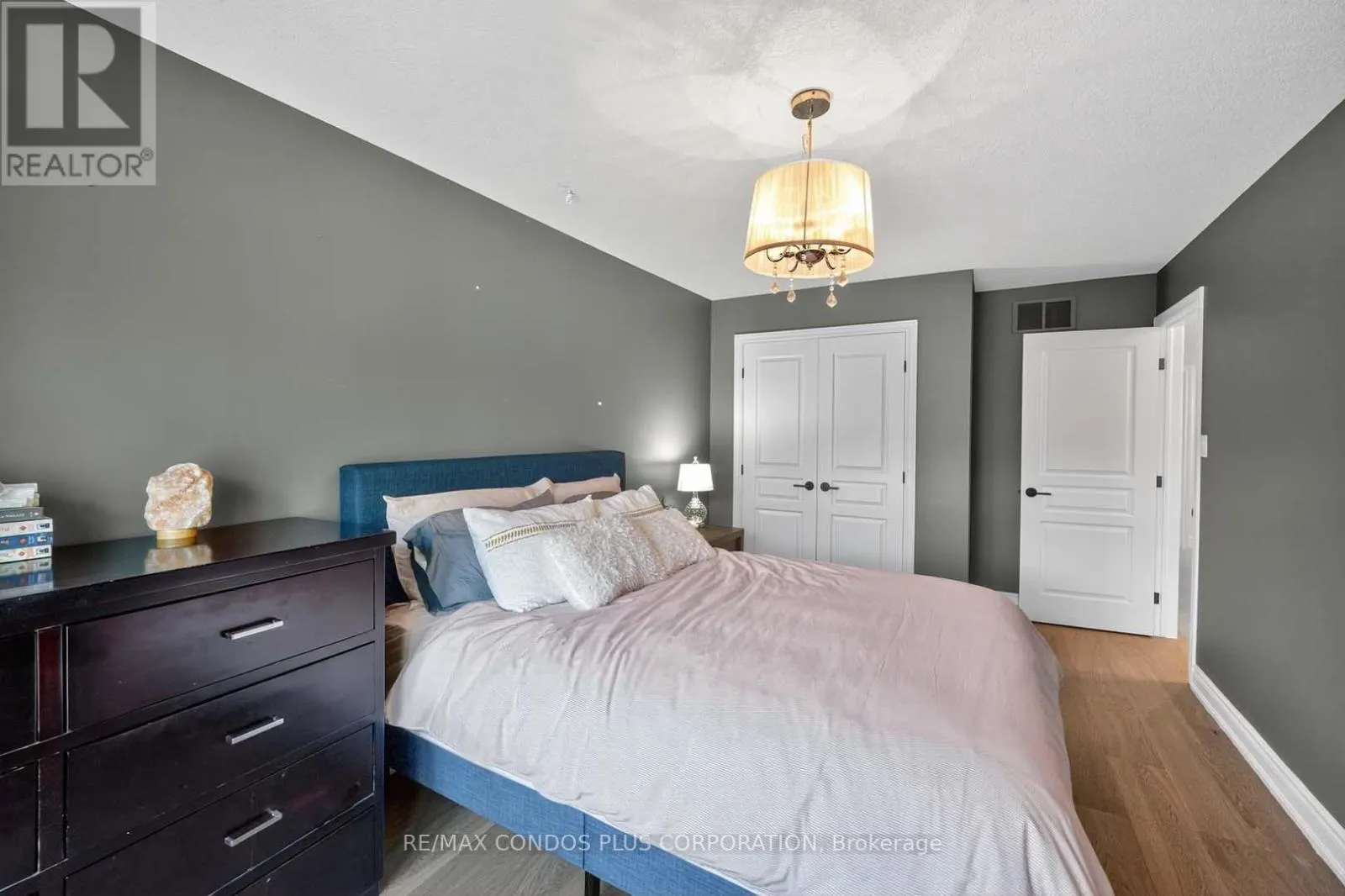 4 - 1491 PLAINS ROAD W