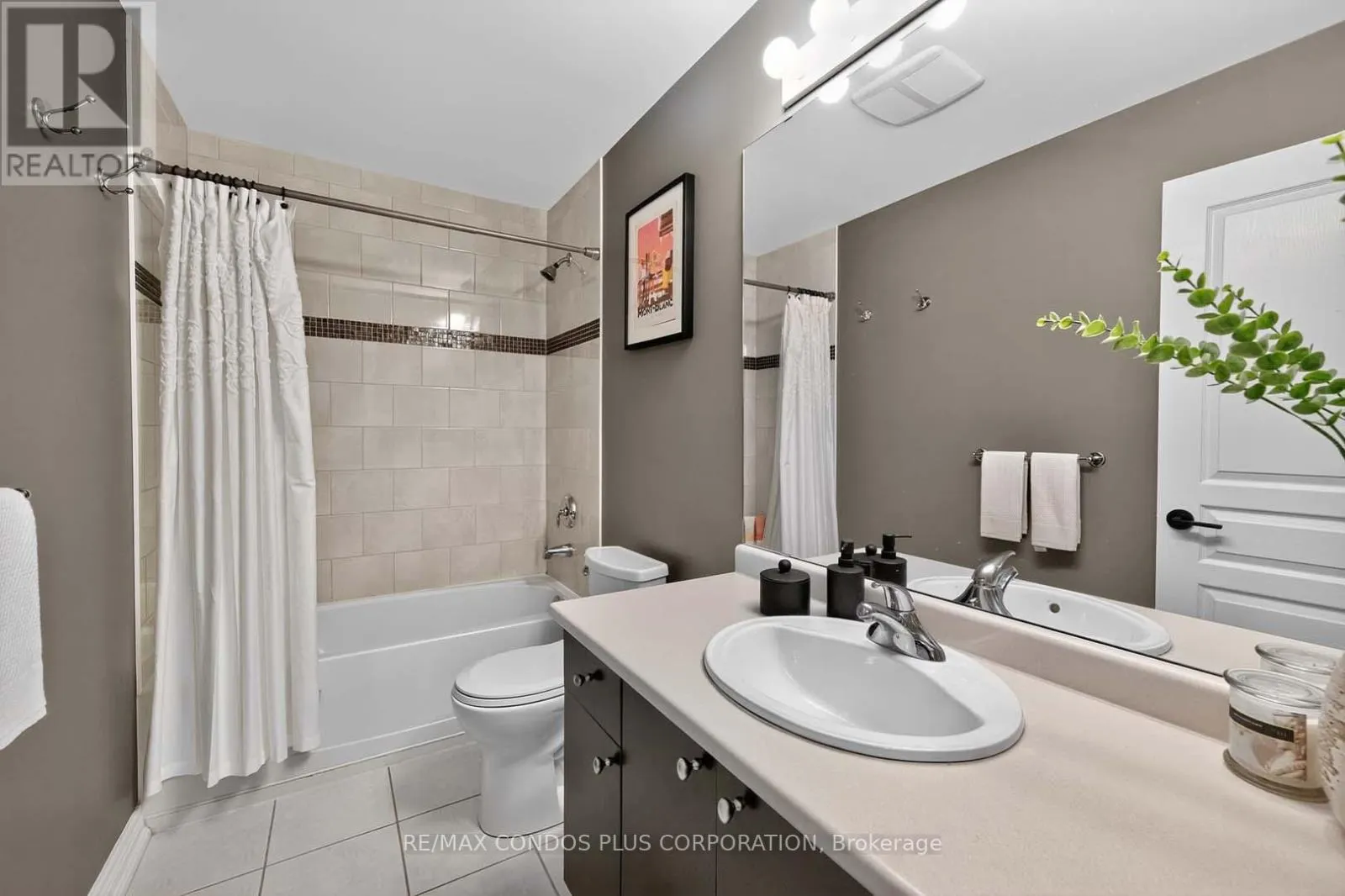 4 - 1491 PLAINS ROAD W