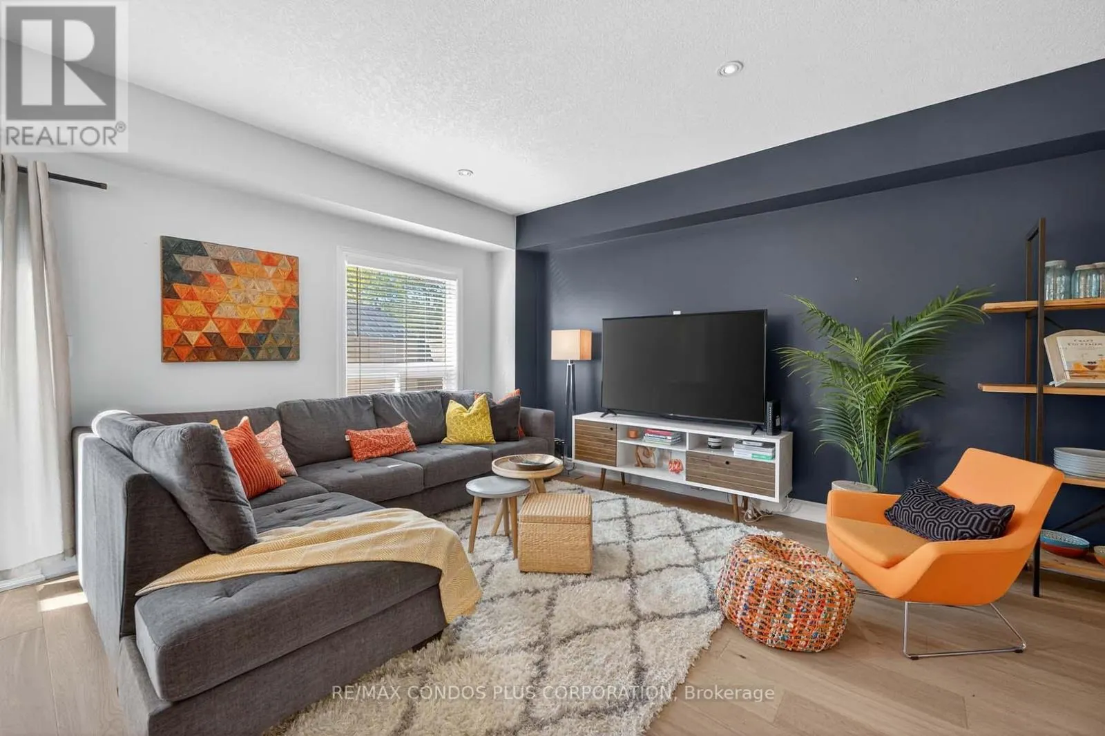 4 - 1491 PLAINS ROAD W