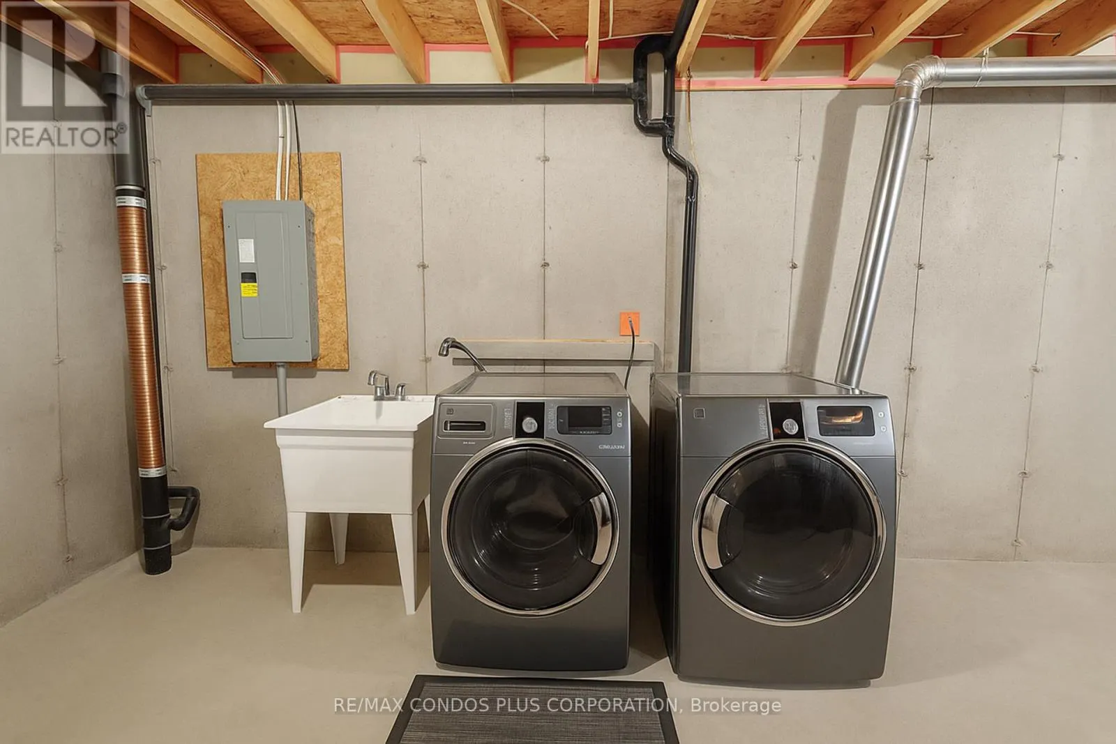 4 - 1491 PLAINS ROAD W