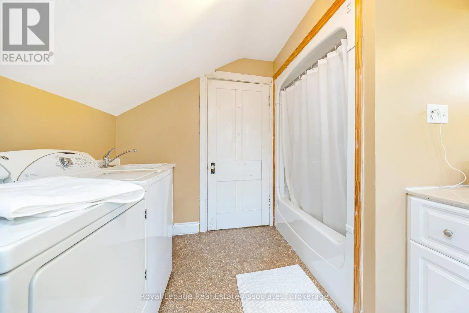 85 AND 0 GUELPH STREET