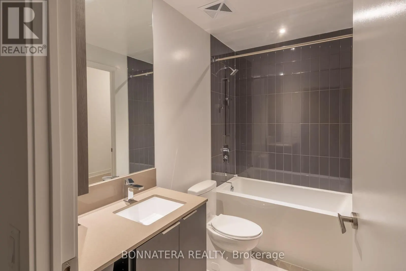 320 - 3900 CONFEDERATION PARKWAY