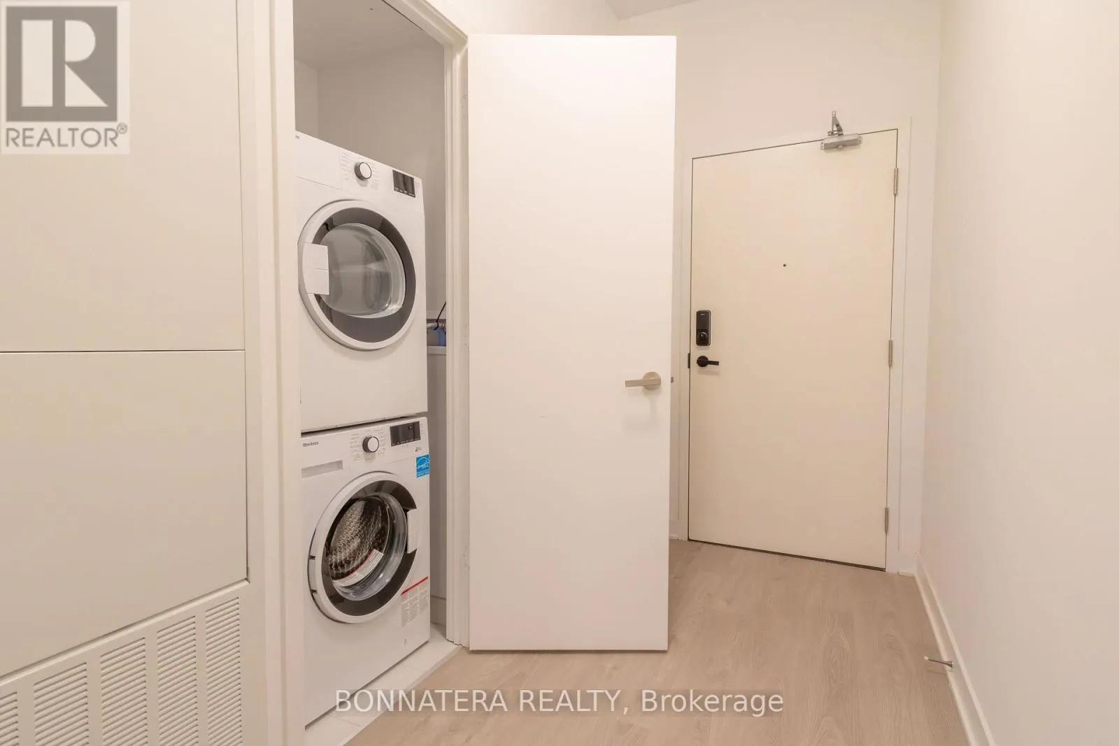 320 - 3900 CONFEDERATION PARKWAY