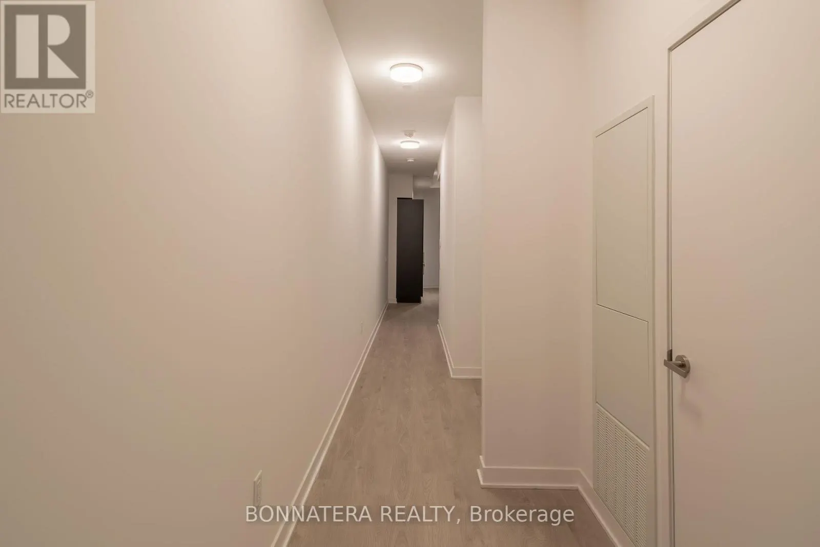 320 - 3900 CONFEDERATION PARKWAY