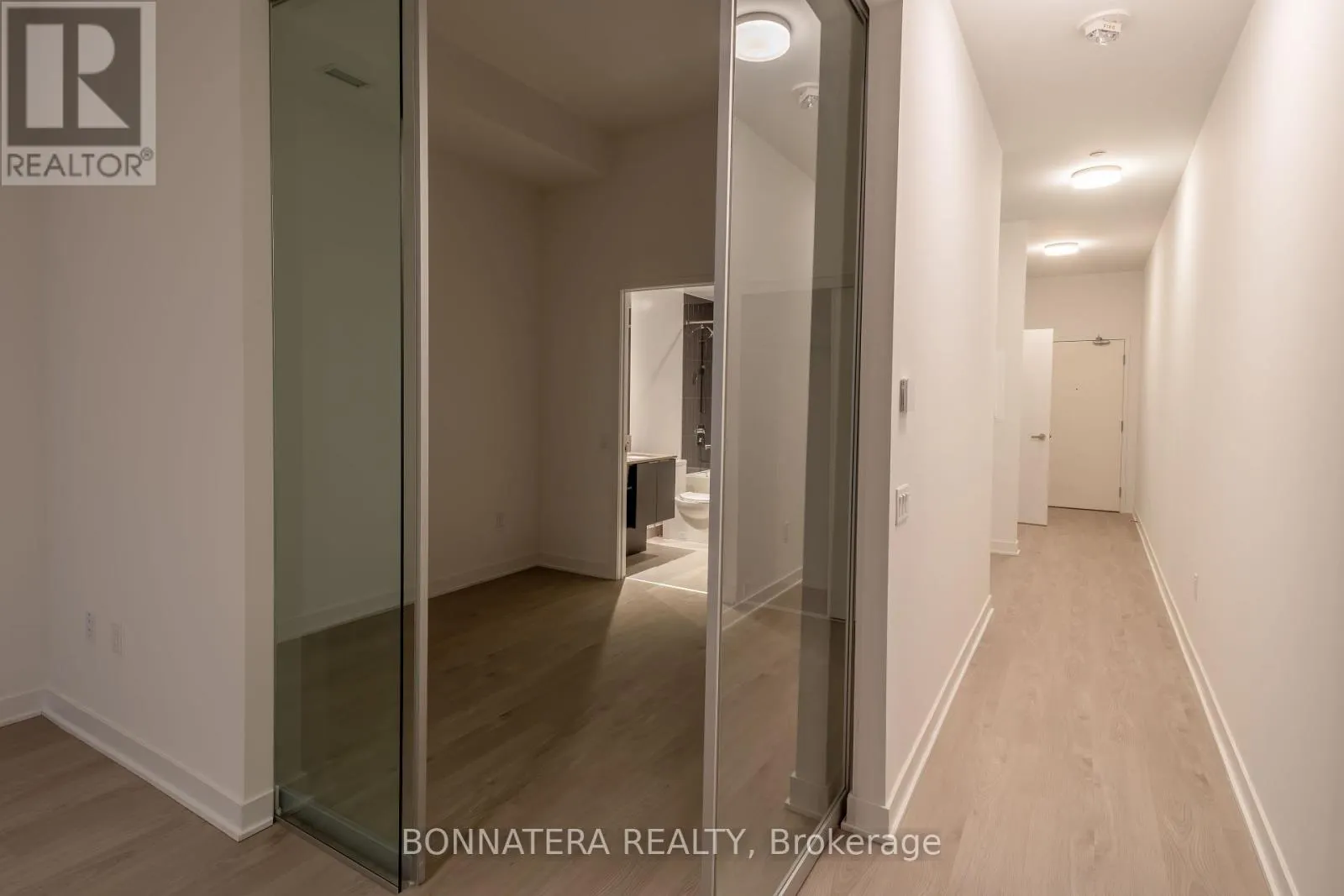 320 - 3900 CONFEDERATION PARKWAY