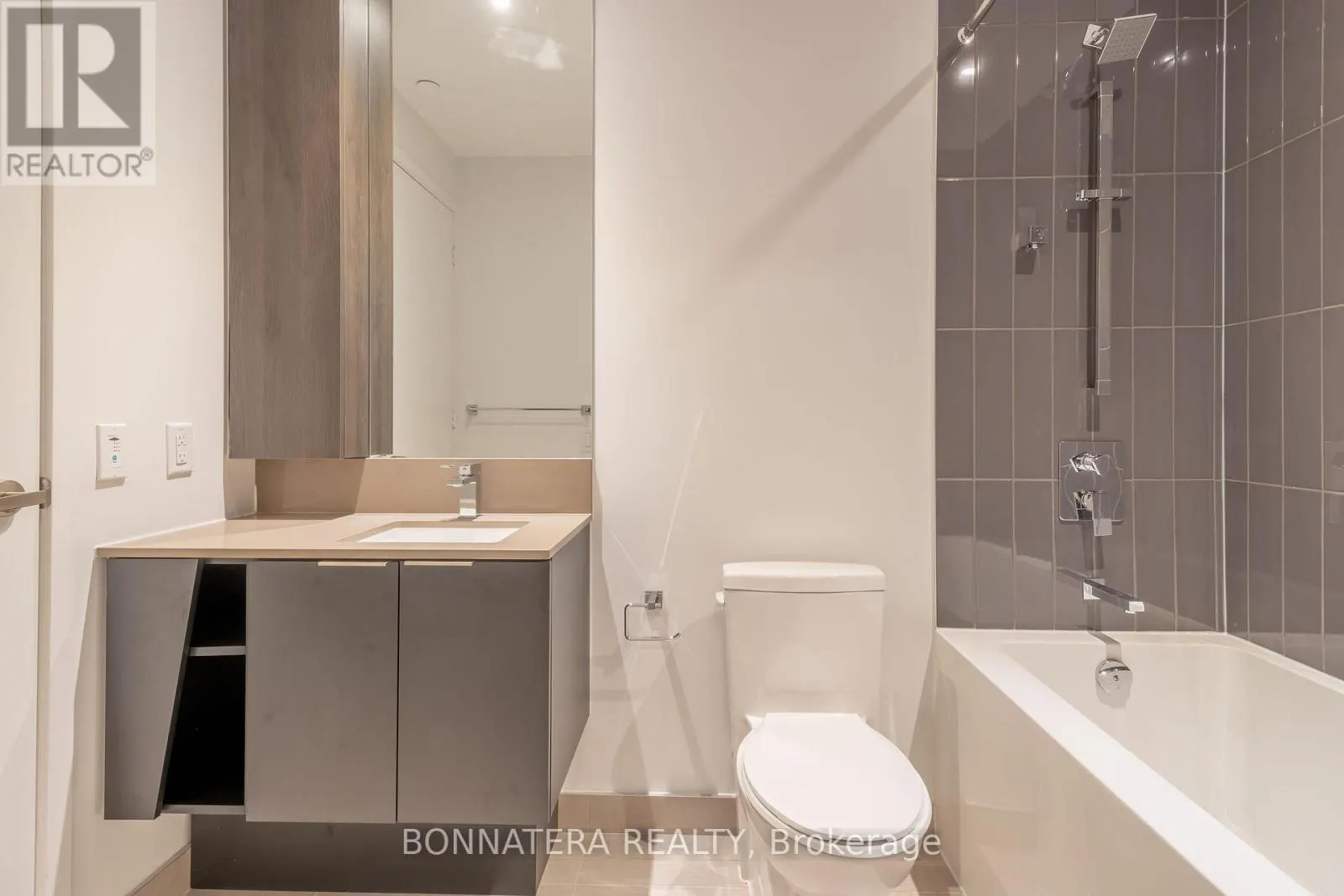 320 - 3900 CONFEDERATION PARKWAY