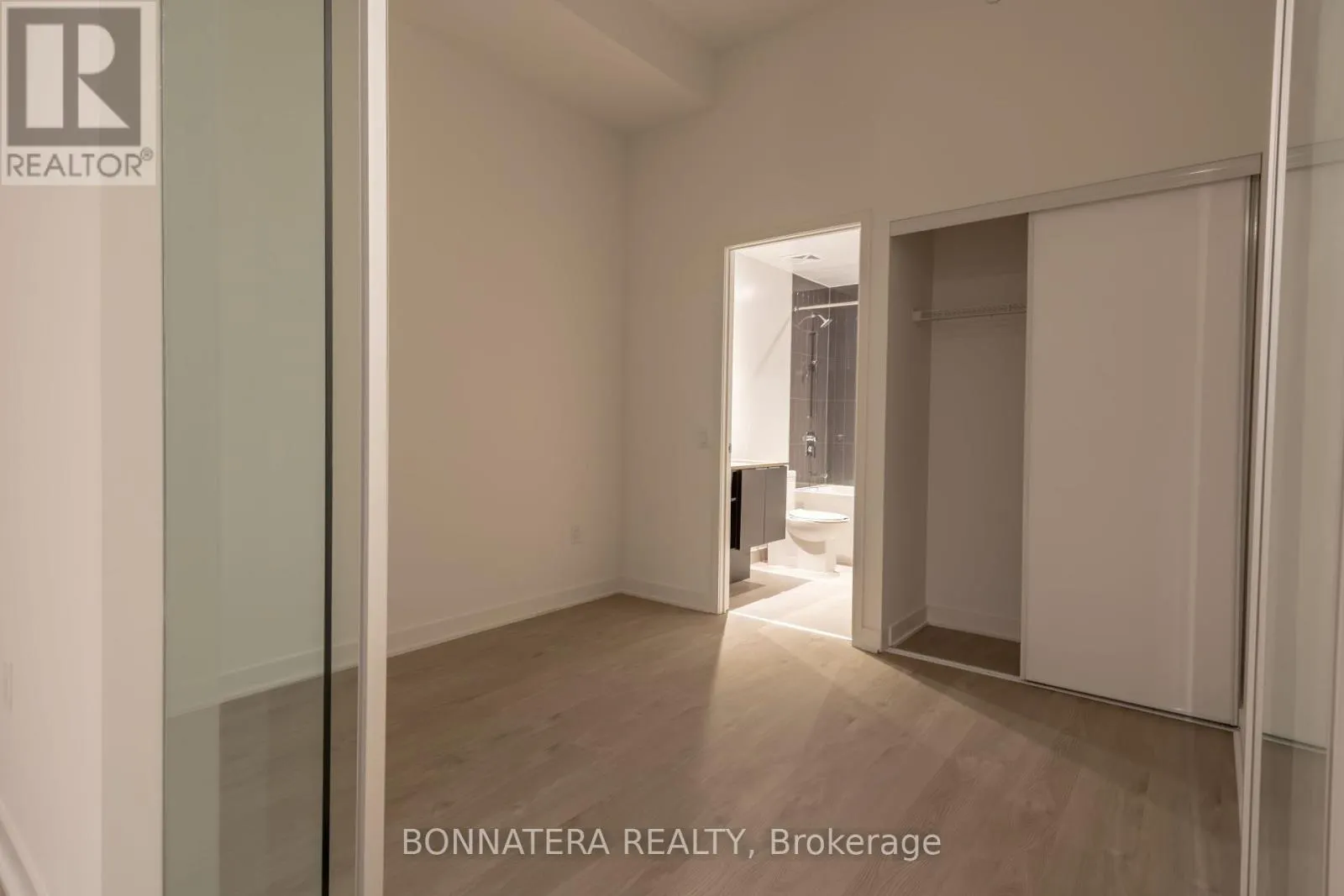 320 - 3900 CONFEDERATION PARKWAY