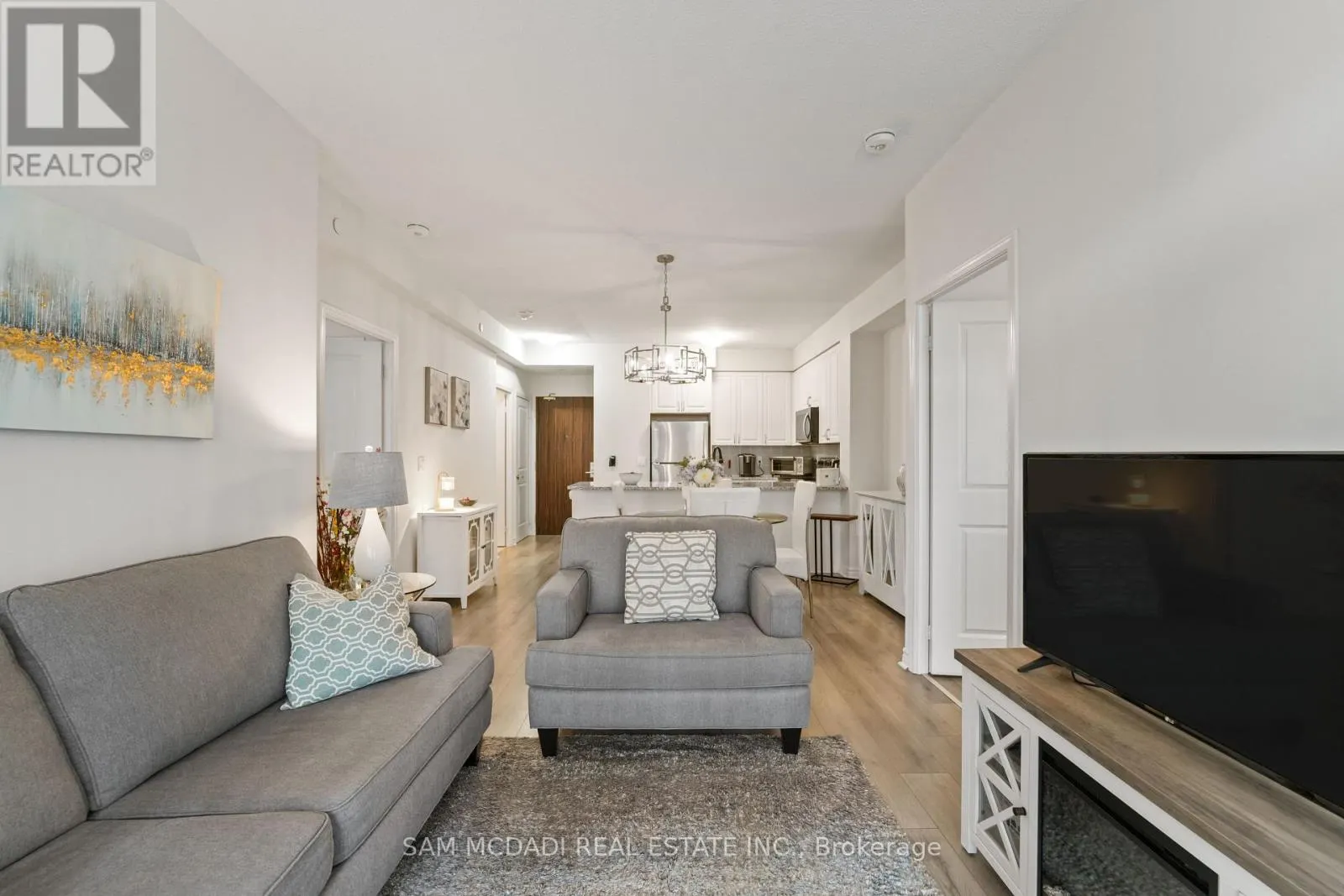 207 - 349 RATHBURN ROAD W