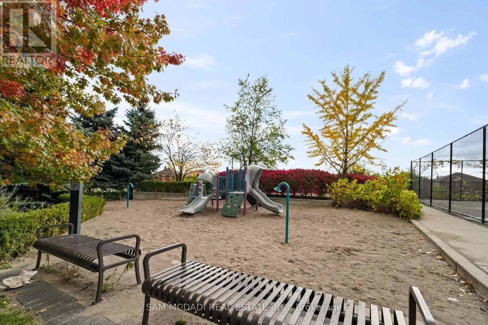 207 - 349 RATHBURN ROAD W