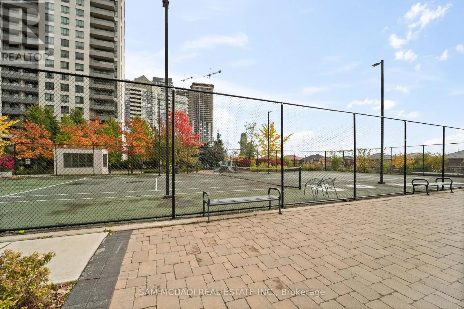 207 - 349 RATHBURN ROAD W