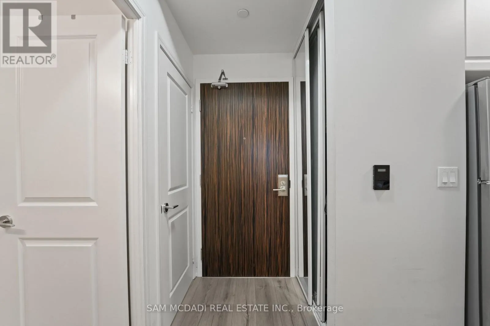 207 - 349 RATHBURN ROAD W