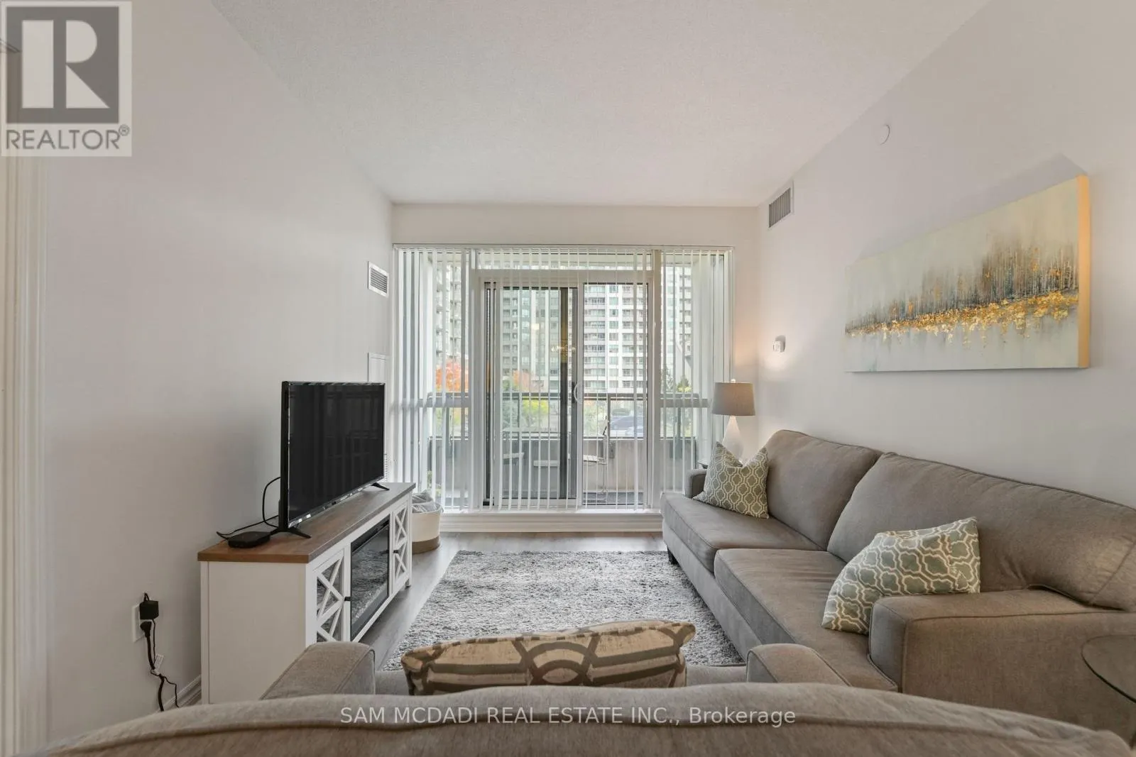 207 - 349 RATHBURN ROAD W