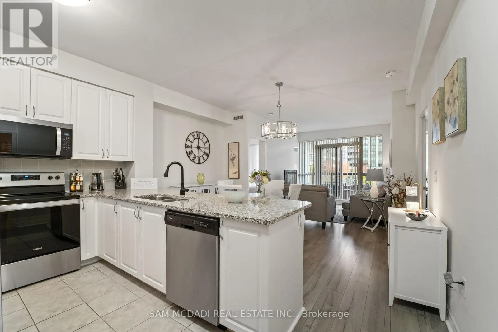 207 - 349 RATHBURN ROAD W