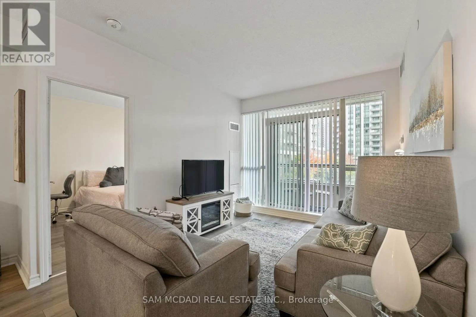 207 - 349 RATHBURN ROAD W