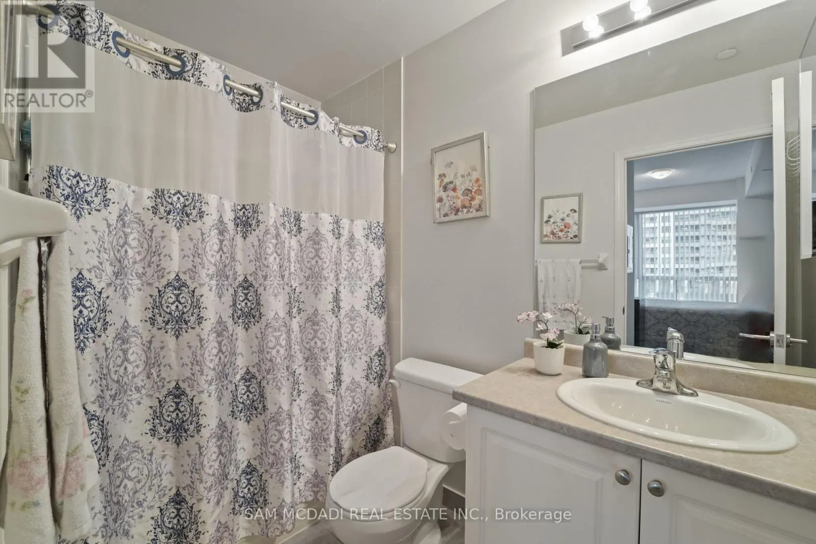 207 - 349 RATHBURN ROAD W