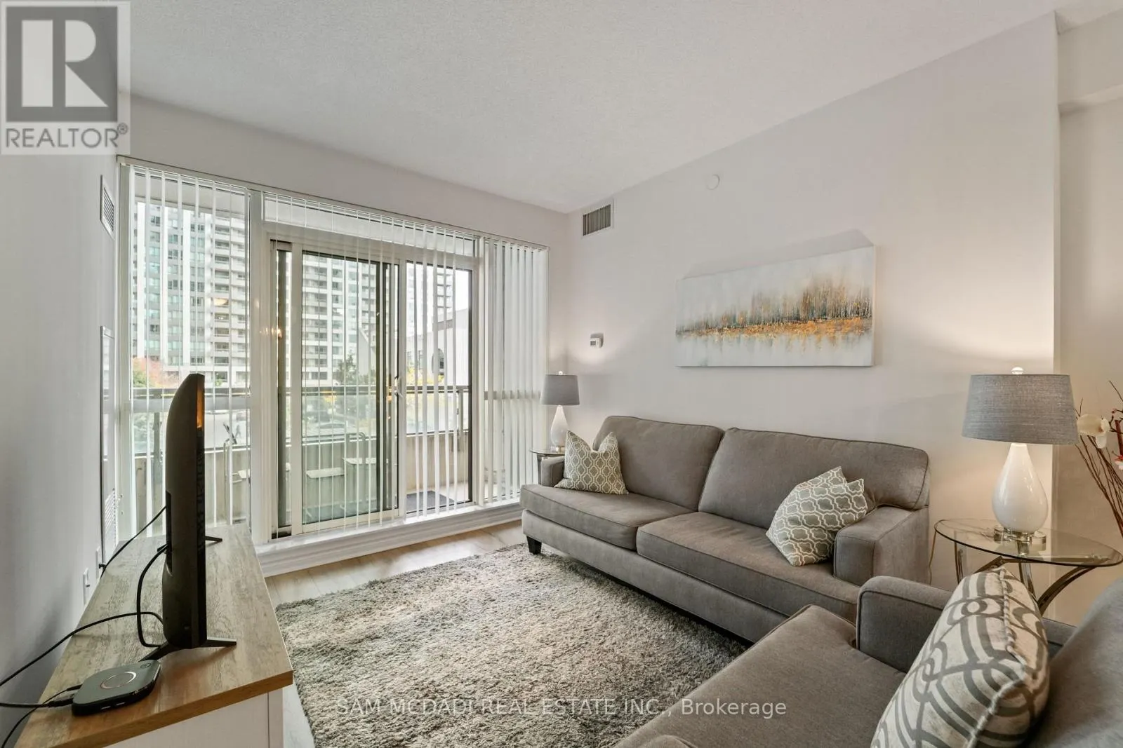 207 - 349 RATHBURN ROAD W