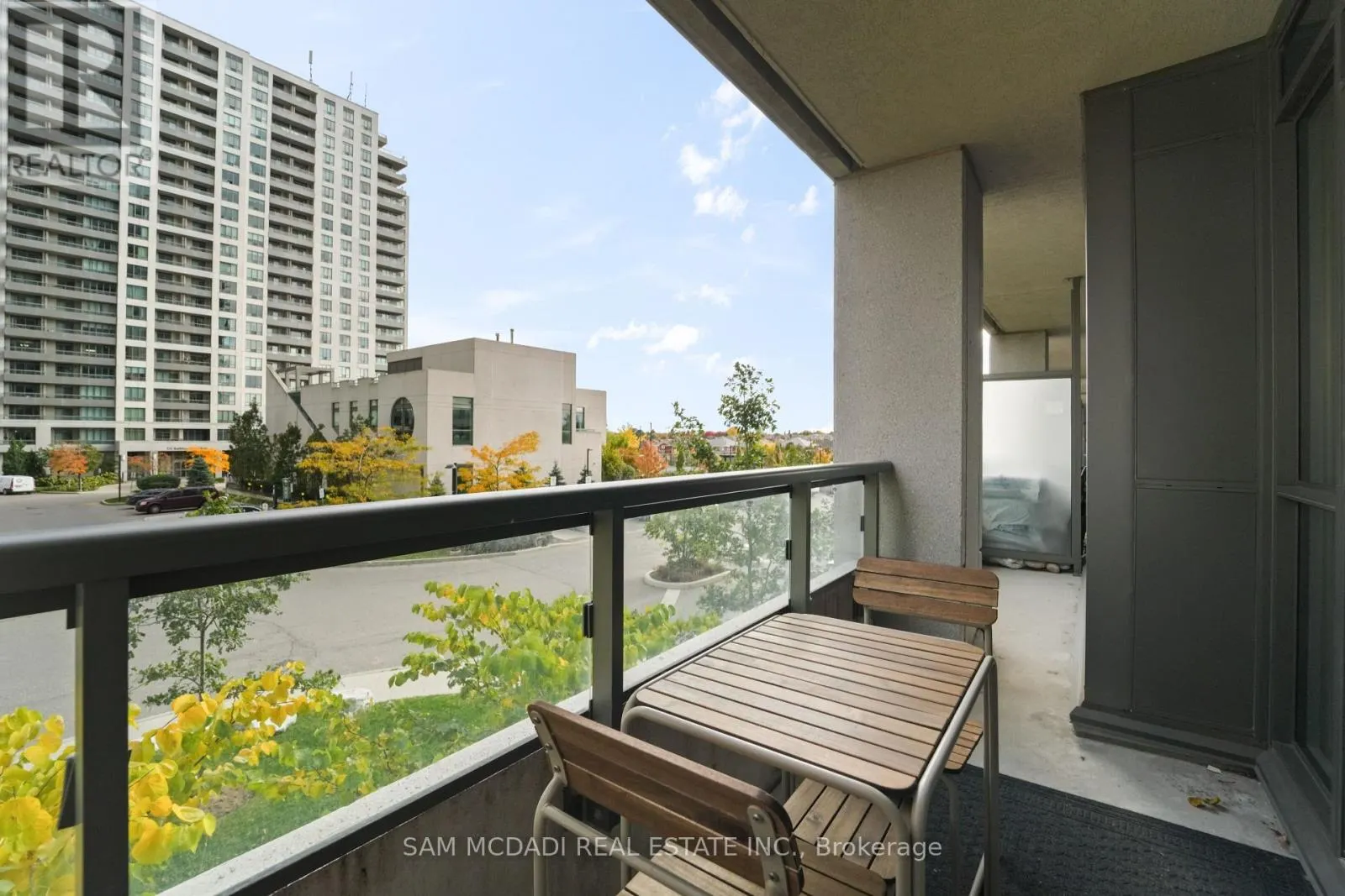 207 - 349 RATHBURN ROAD W