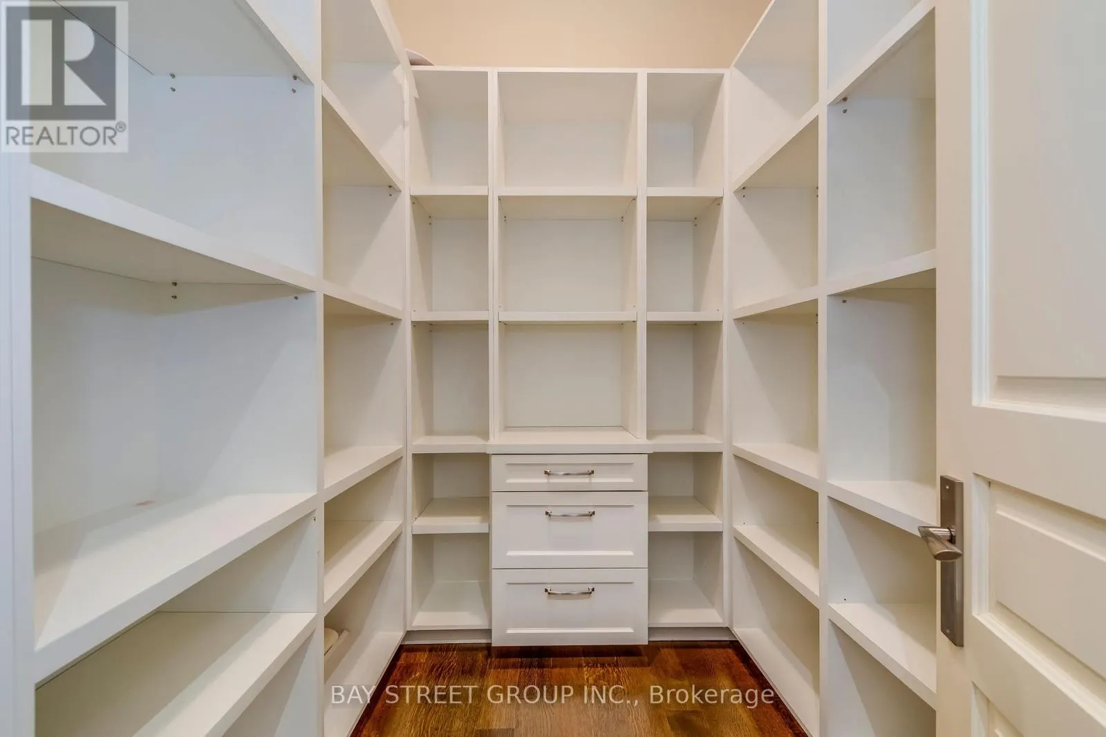 1031 LAKESHORE ROAD W