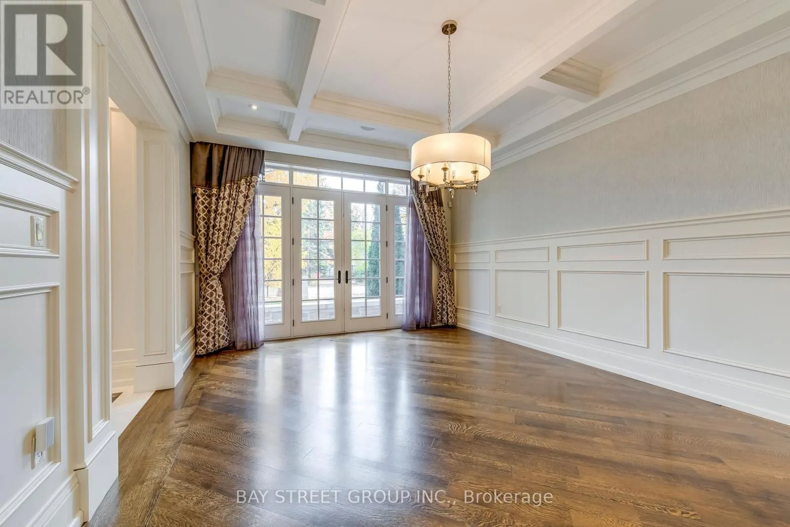 1031 LAKESHORE ROAD W